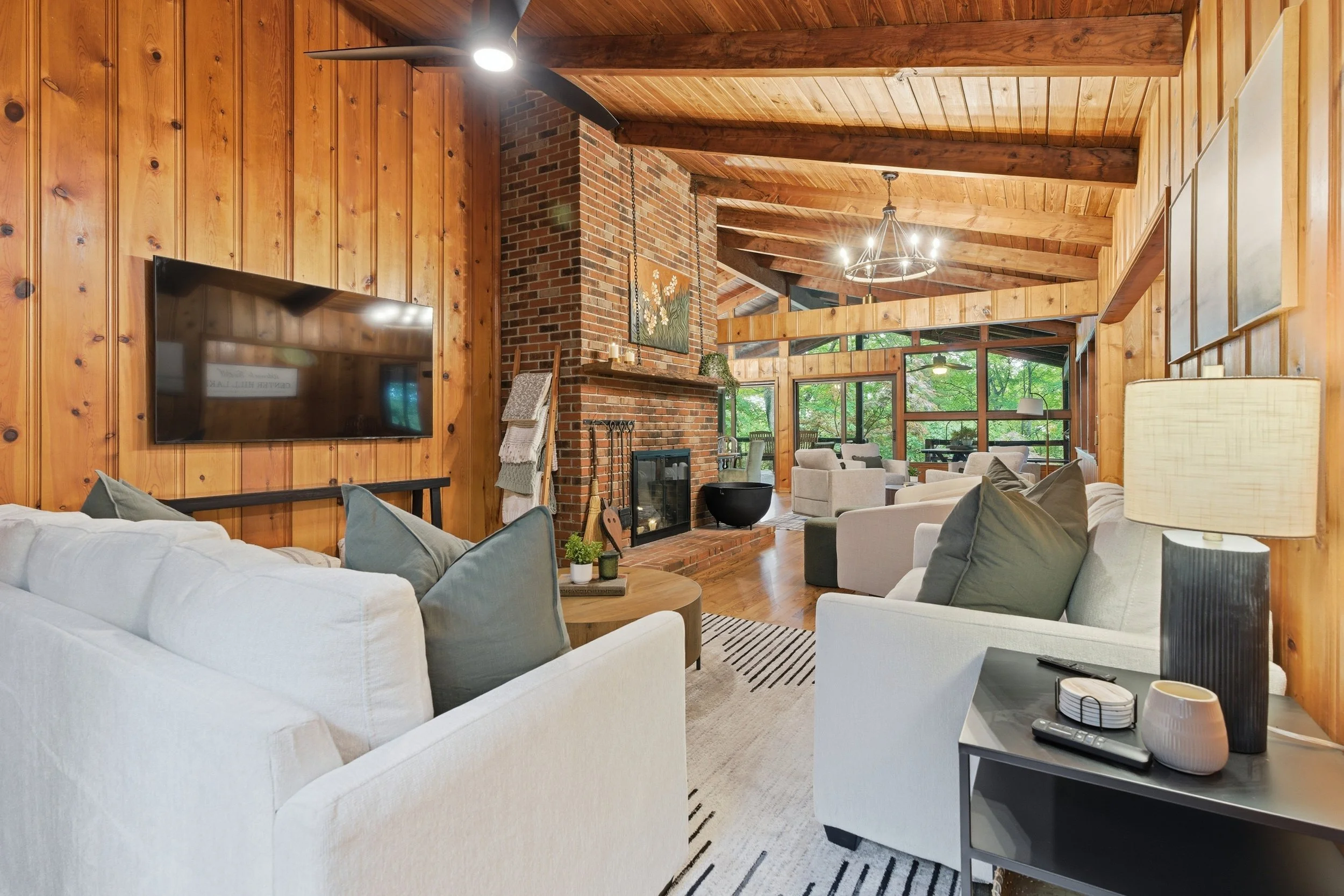 At Click & Design, we specialize in virtual Airbnb and short term rental design services that help owners increase bookings, improve guest experience, and create scroll stopping spaces without the high cost of traditional interior design.