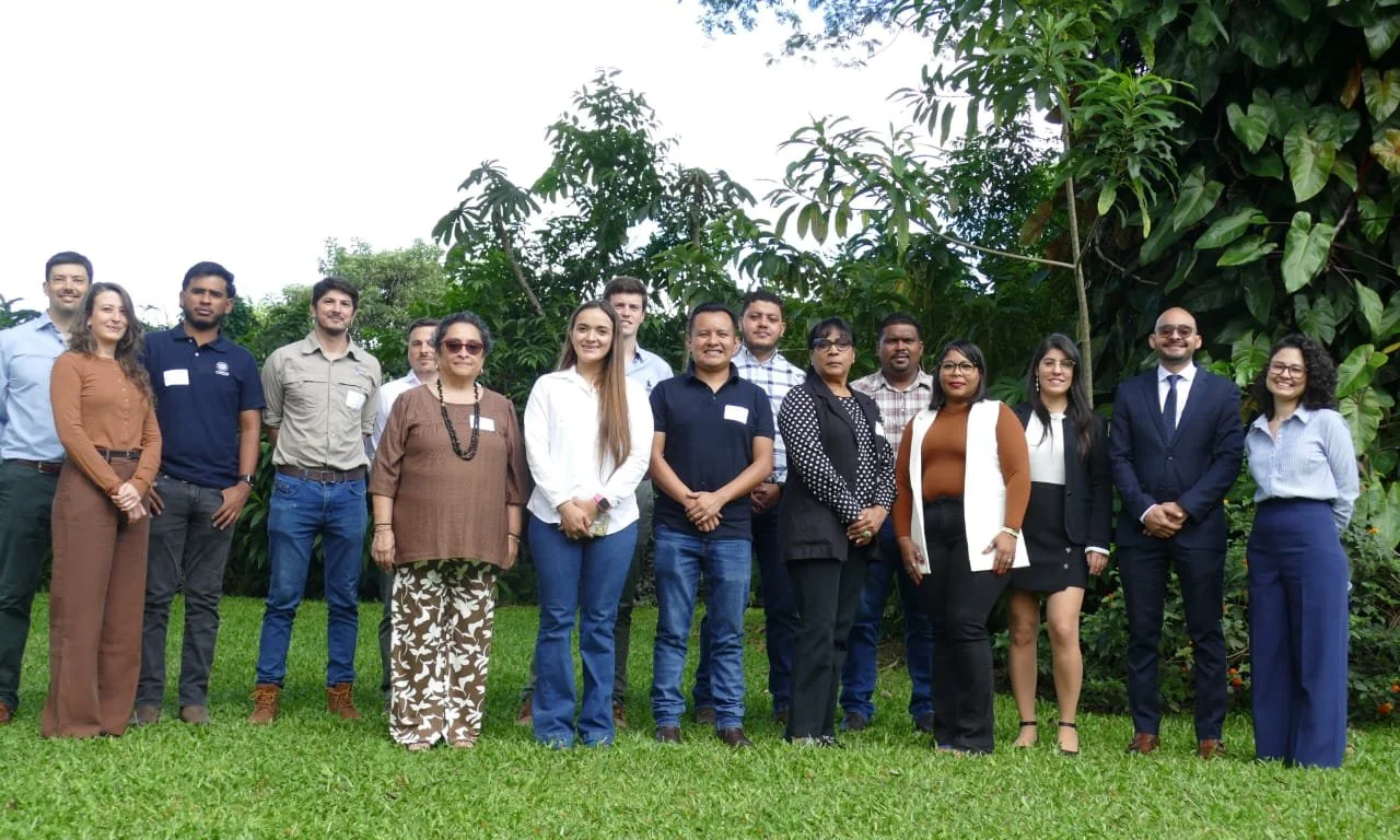 Costa Rica workshop brought together 11 technical specialists from Costa Rica, El Salvador, Guatemala, Honduras, Panama, and the Dominican Republic. Participants engage in theoretical, practical, and collaborative sessions focused on applying the Int