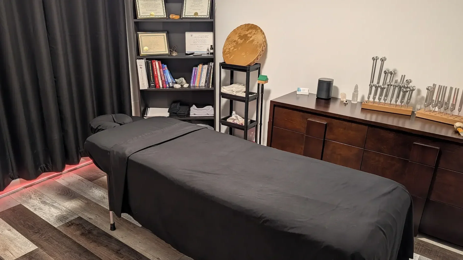 Salle de massothérapie et espace de bien-être calme à St-Hubert