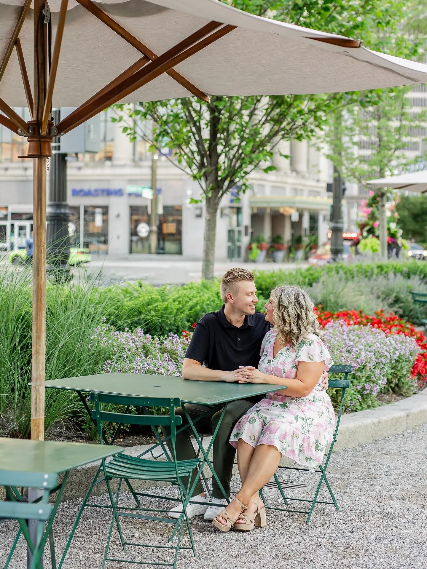 Detroit was shining for this lovely summer engagement session! 🌇✨