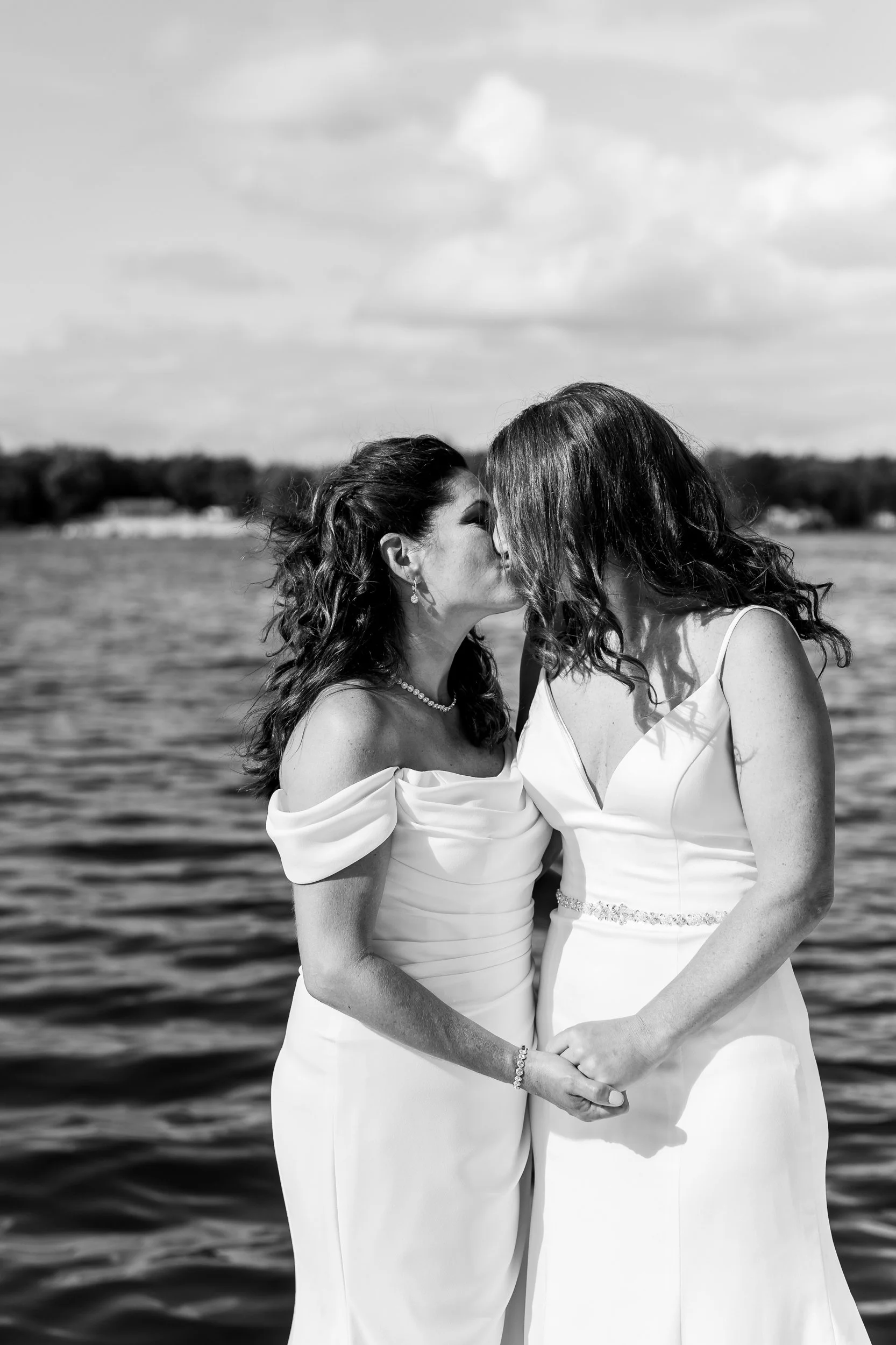 kandra-lynn-photography-2023-summer-lakeside-wedding-44.jpg