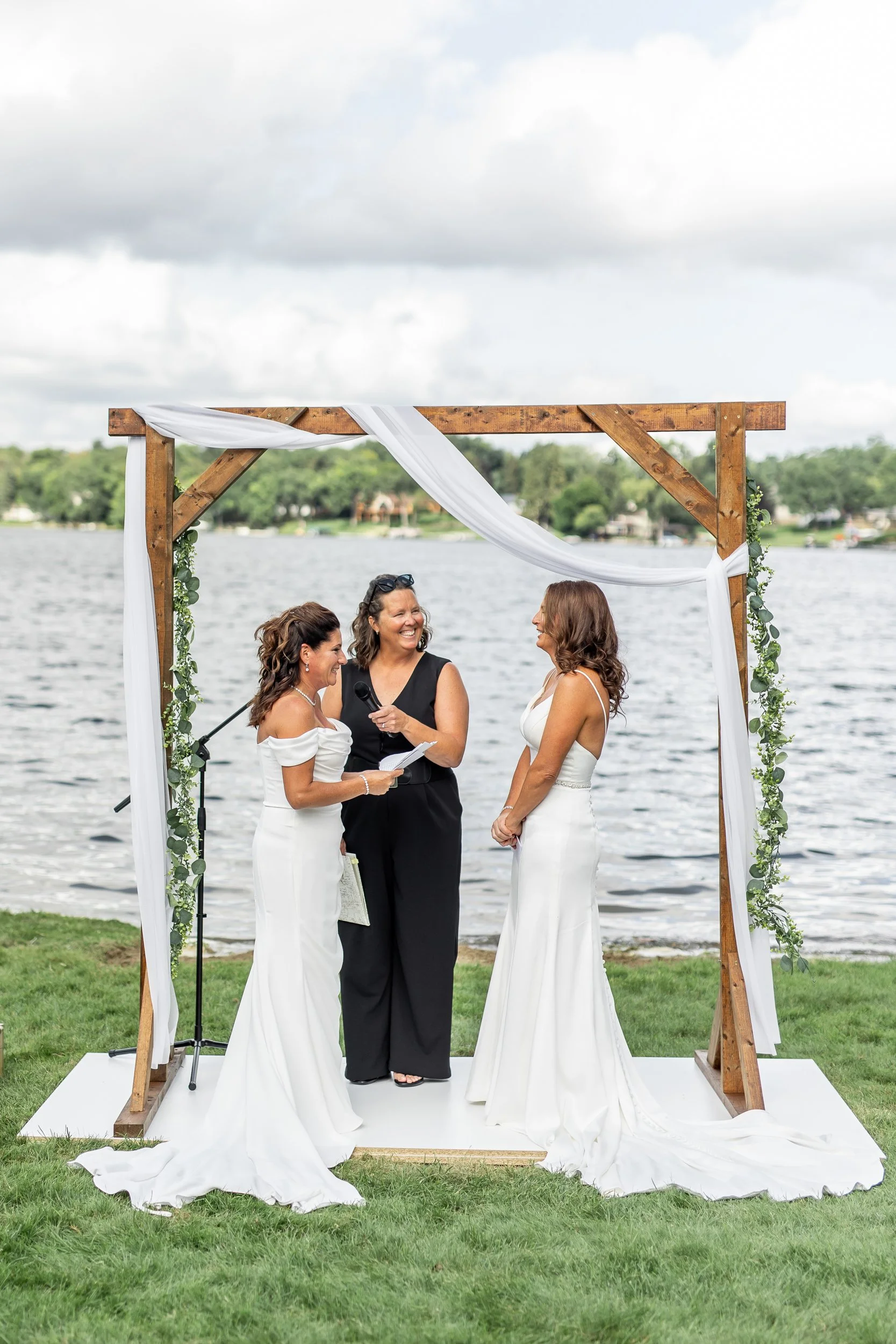 kandra-lynn-photography-2023-summer-lakeside-wedding-14.jpg