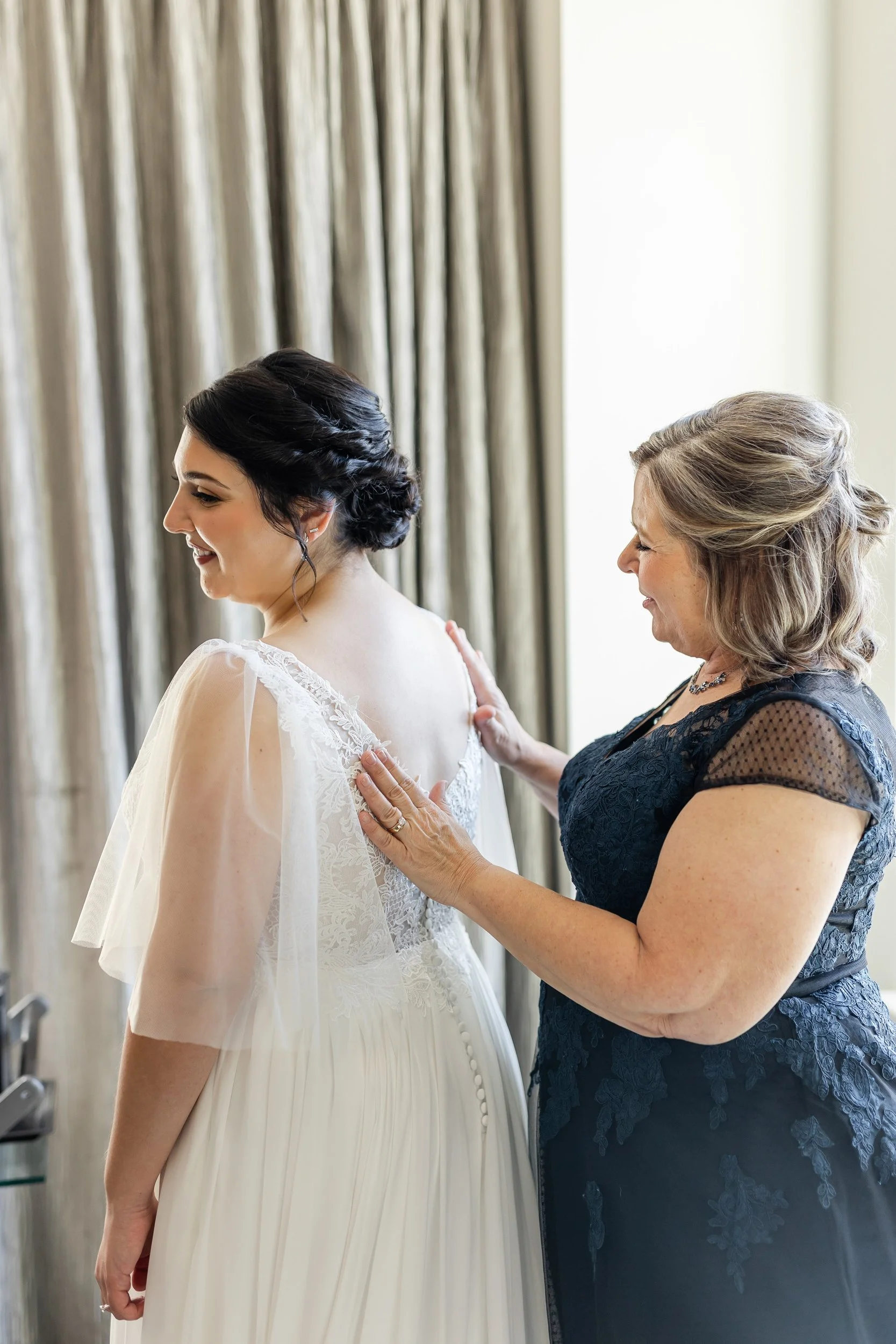 kandra-lynn-photography-2022-downtown-detroit-wedding-010.jpg