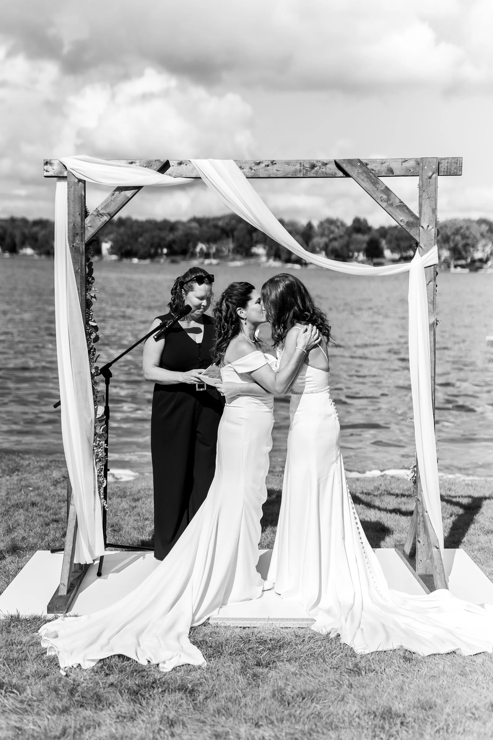 kandra-lynn-photography-2023-summer-lakeside-wedding-16.jpg