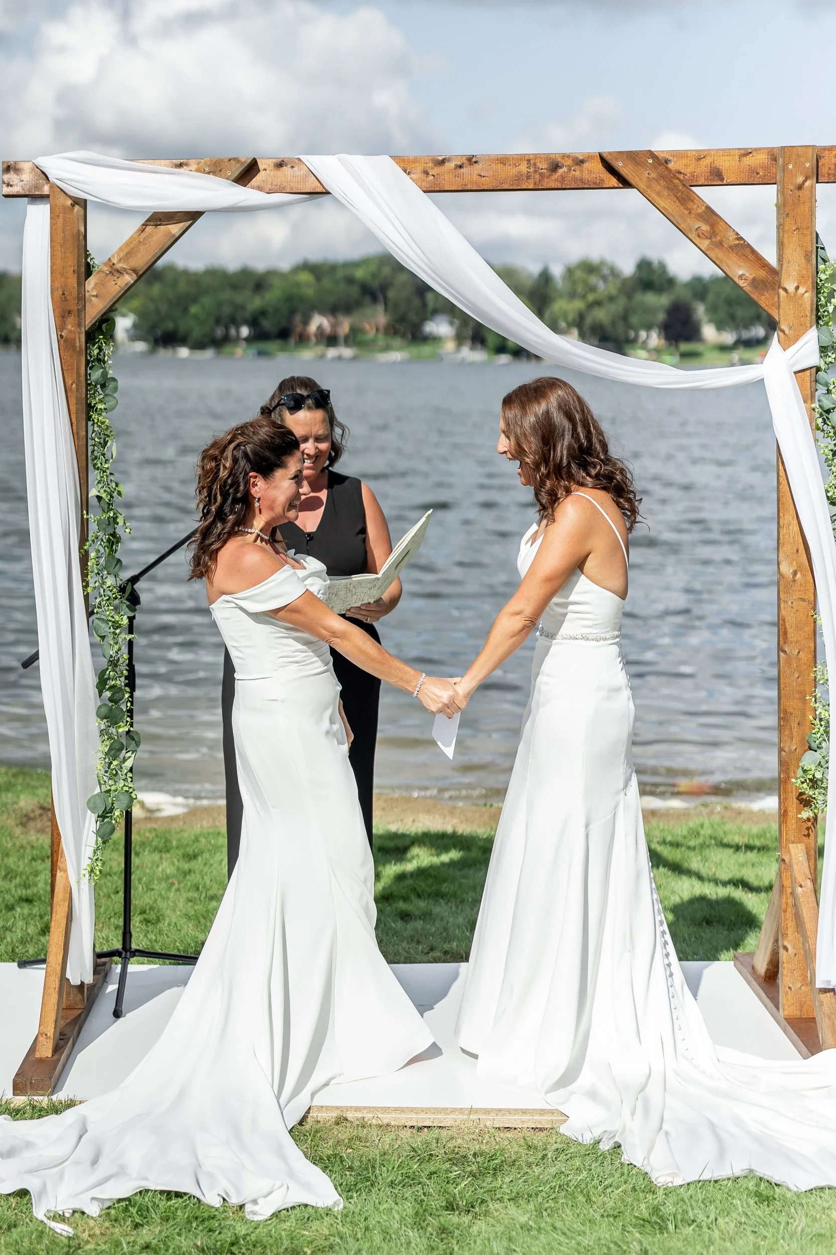 kandra-lynn-photography-2023-summer-lakeside-wedding-15.jpg