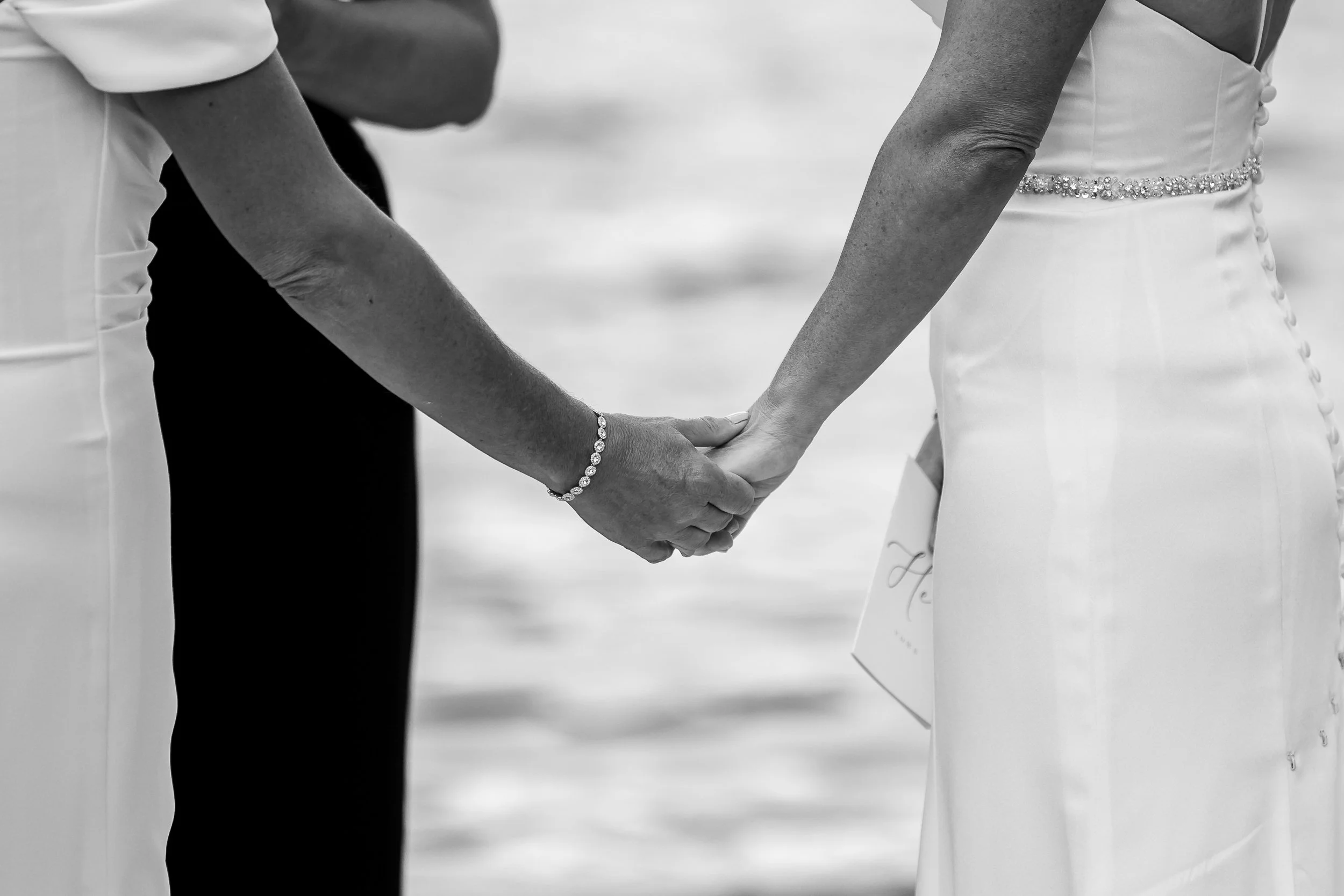 kandra-lynn-photography-2023-summer-lakeside-wedding-09.jpg