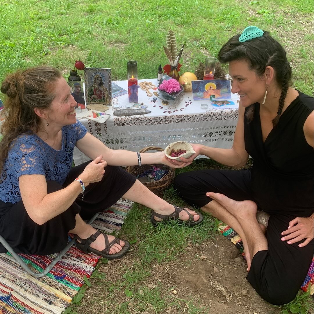 𝐖𝐡𝐚𝐭 𝐢𝐬 𝐭𝐡𝐞 𝐫𝐞𝐥𝐚𝐭𝐢𝐨𝐧𝐬𝐡𝐢𝐩 𝐛𝐞𝐭𝐰𝐞𝐞𝐧 𝐂𝐞𝐫𝐞𝐦𝐨𝐧𝐲 𝐚𝐧𝐝 𝐒𝐚𝐜𝐫𝐞𝐝 𝐀𝐜𝐭𝐢𝐯𝐢𝐬𝐦?

One of the more provocative questions on our application for A Year in Ceremony is:

What does sacred activism mean to you? In other 