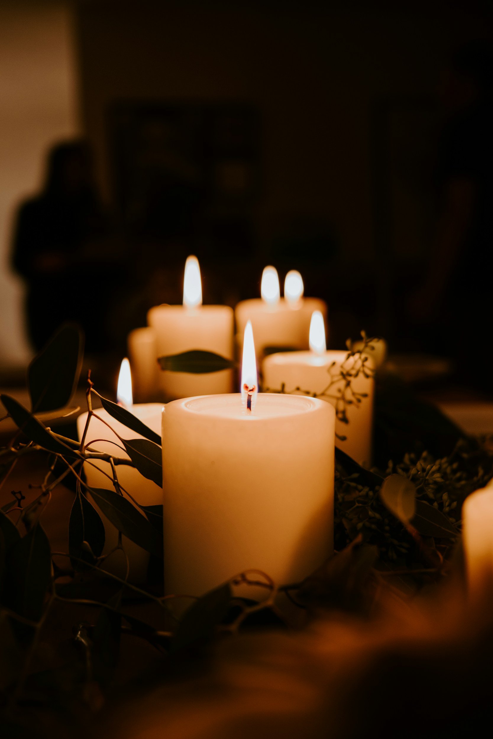 🕯️ How to Burn a Candle the Right Way (And Make It Last Longer)