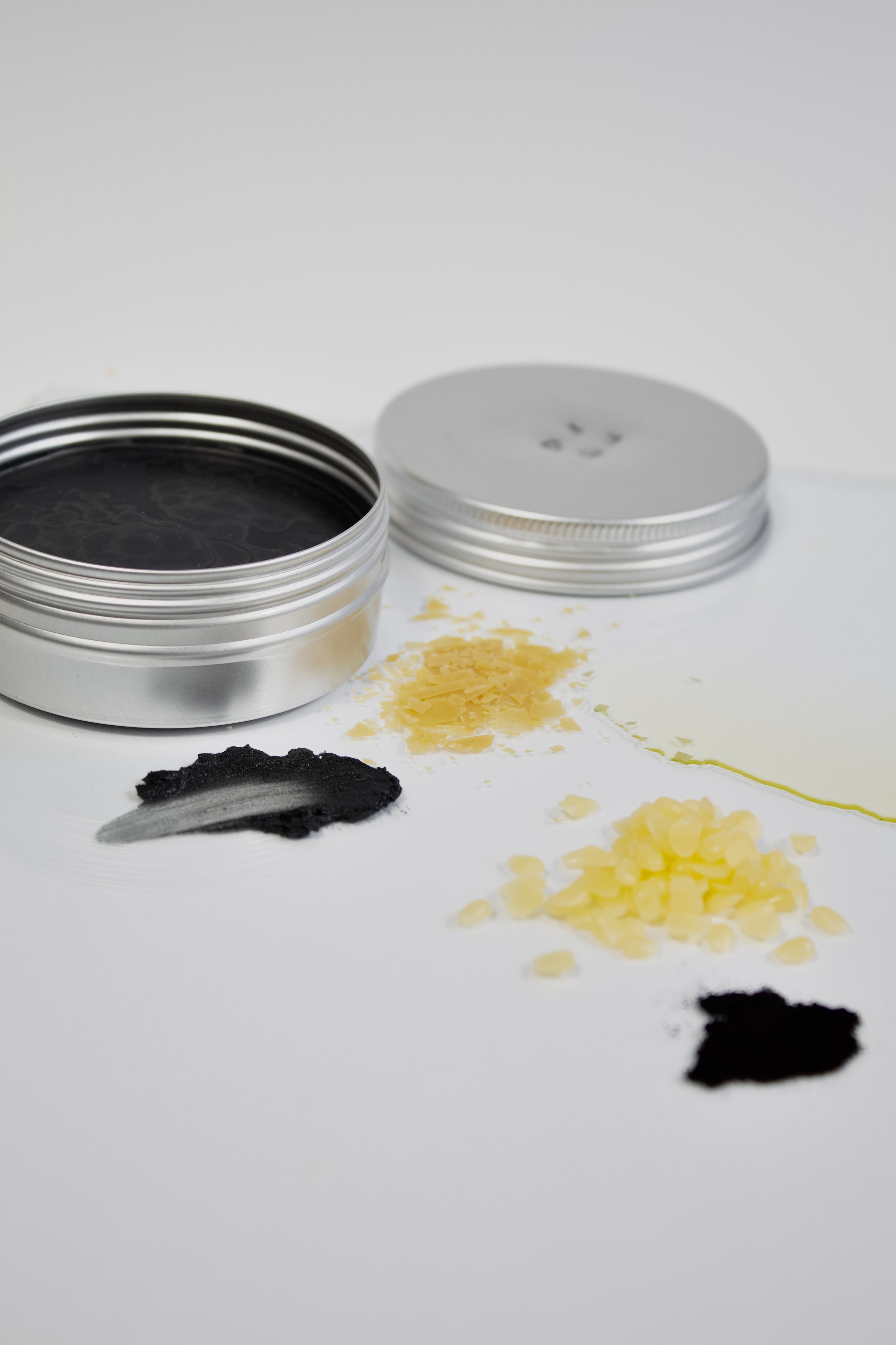 HUEL-LEATHER-INGREDIENTS.jpg