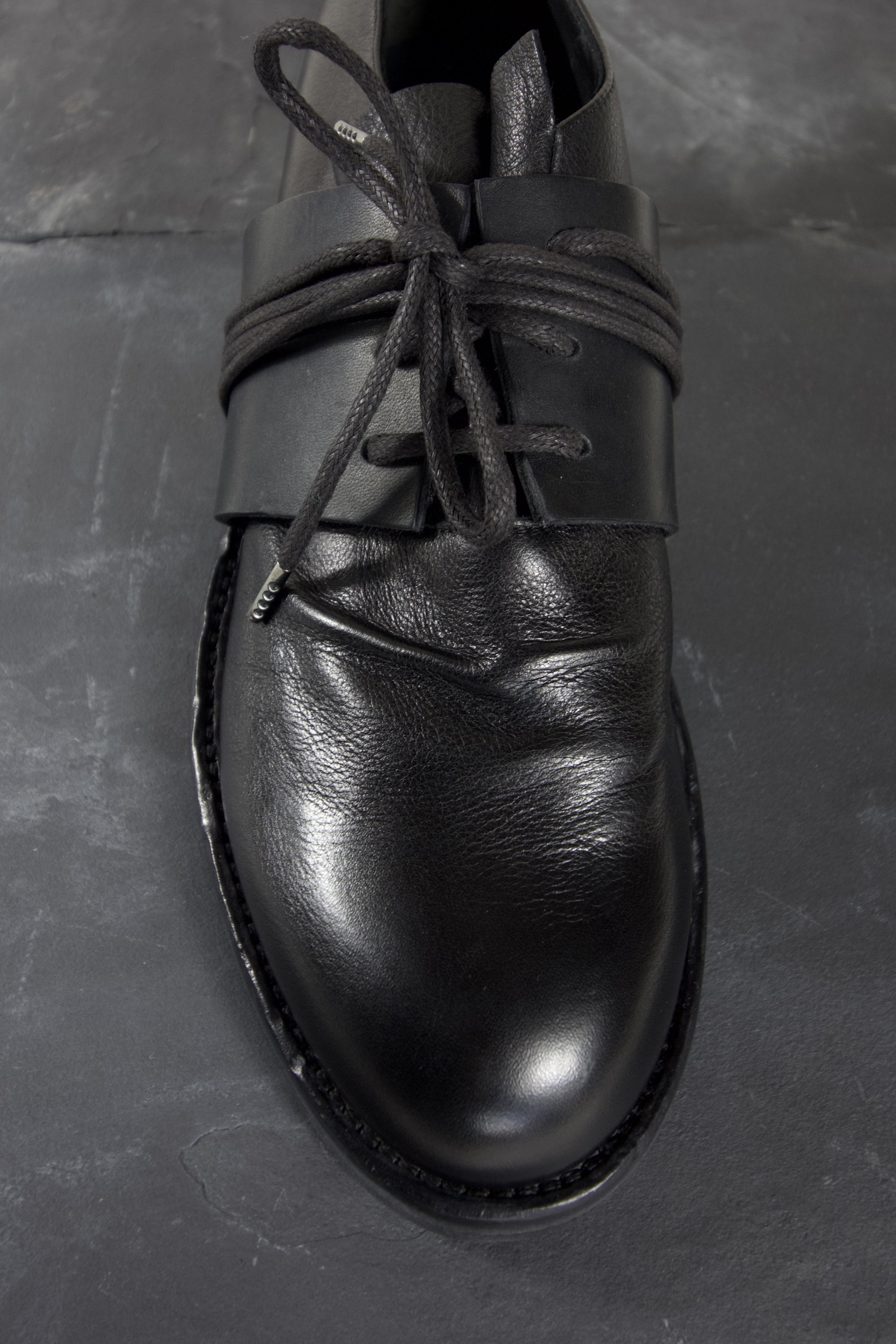 HUEL-LEATHER-LACES-DETAILS.jpg