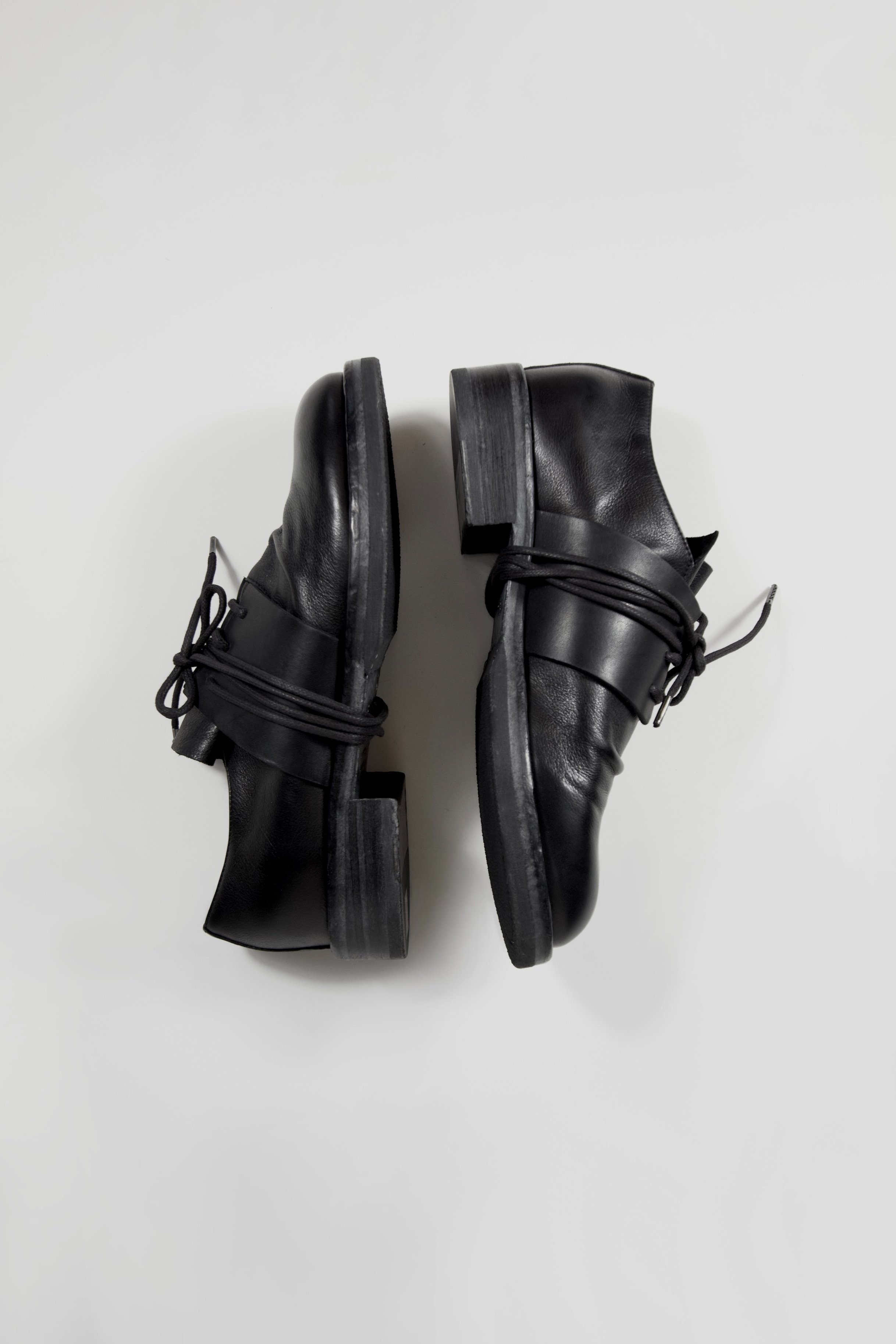 HUEL-LEATHER-DERBY-DETAILS-BLK-4.jpg