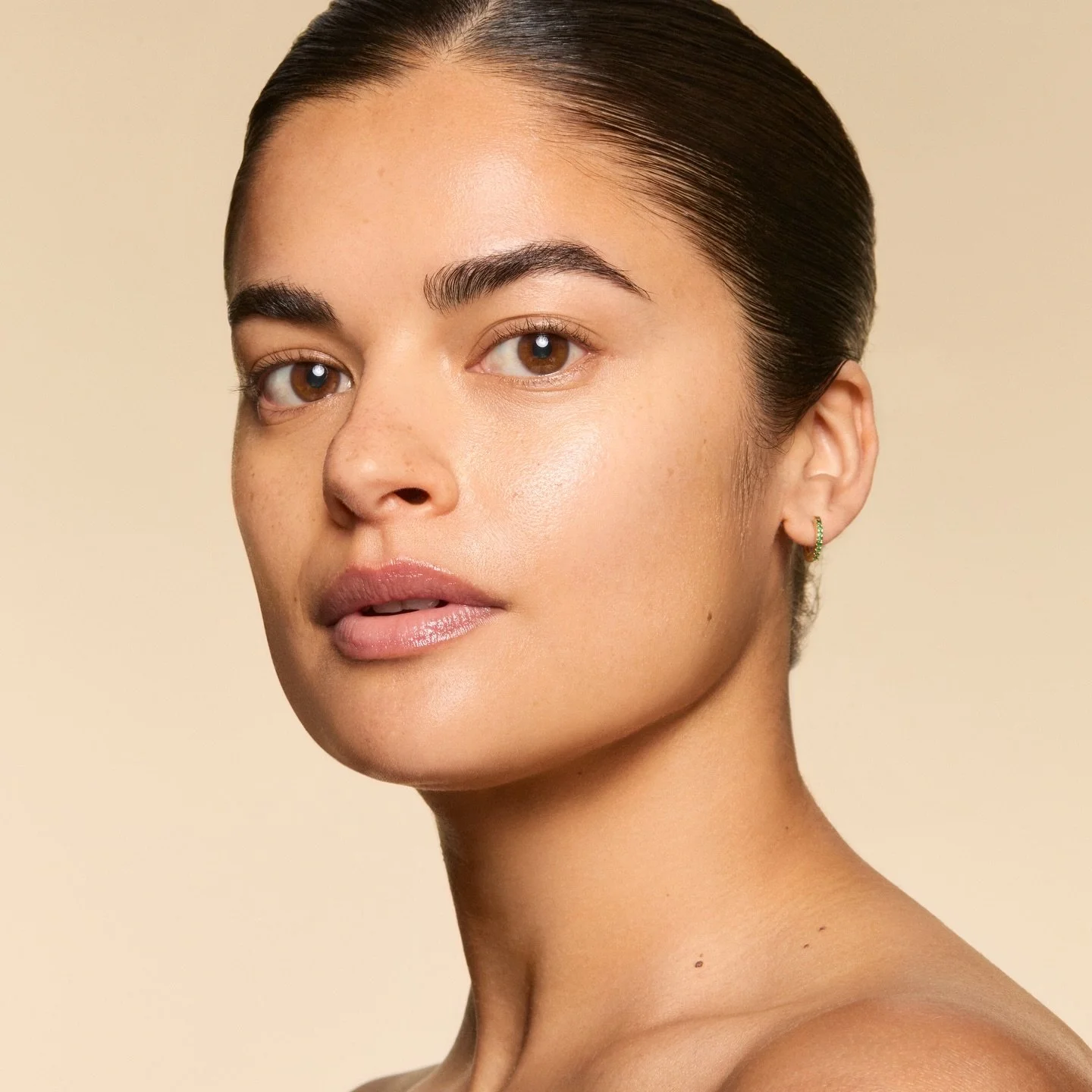 Can I give you a hand with that? 

For @honest_beauty
📸: @joy.wong 
Thank you @lovetalentagency @lovetalentmodels 💓