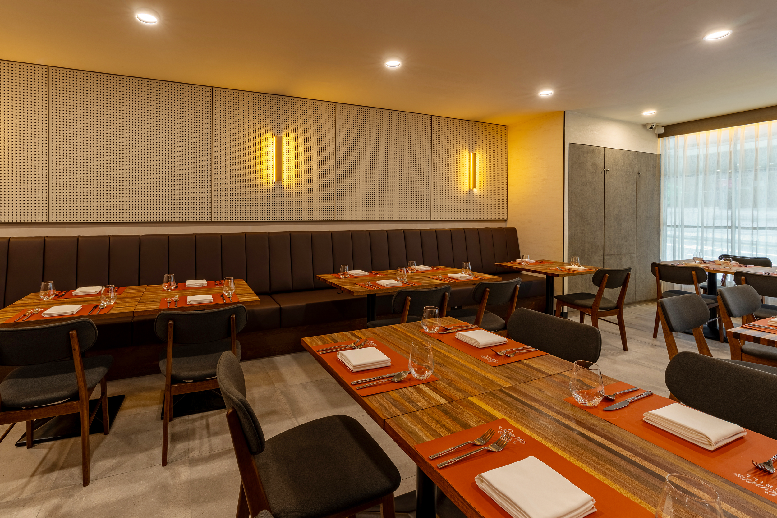 Scotts Grill Les Amis Group - Interior- 150dpi - 7.png