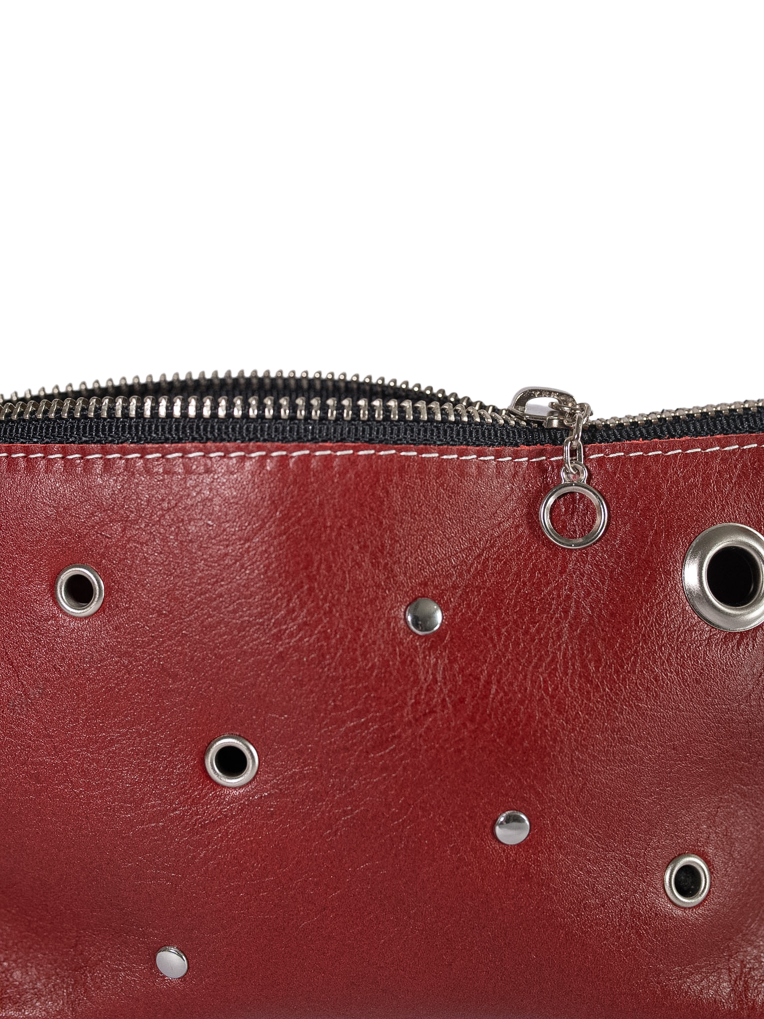 Pouch_Red_CloseUp.png