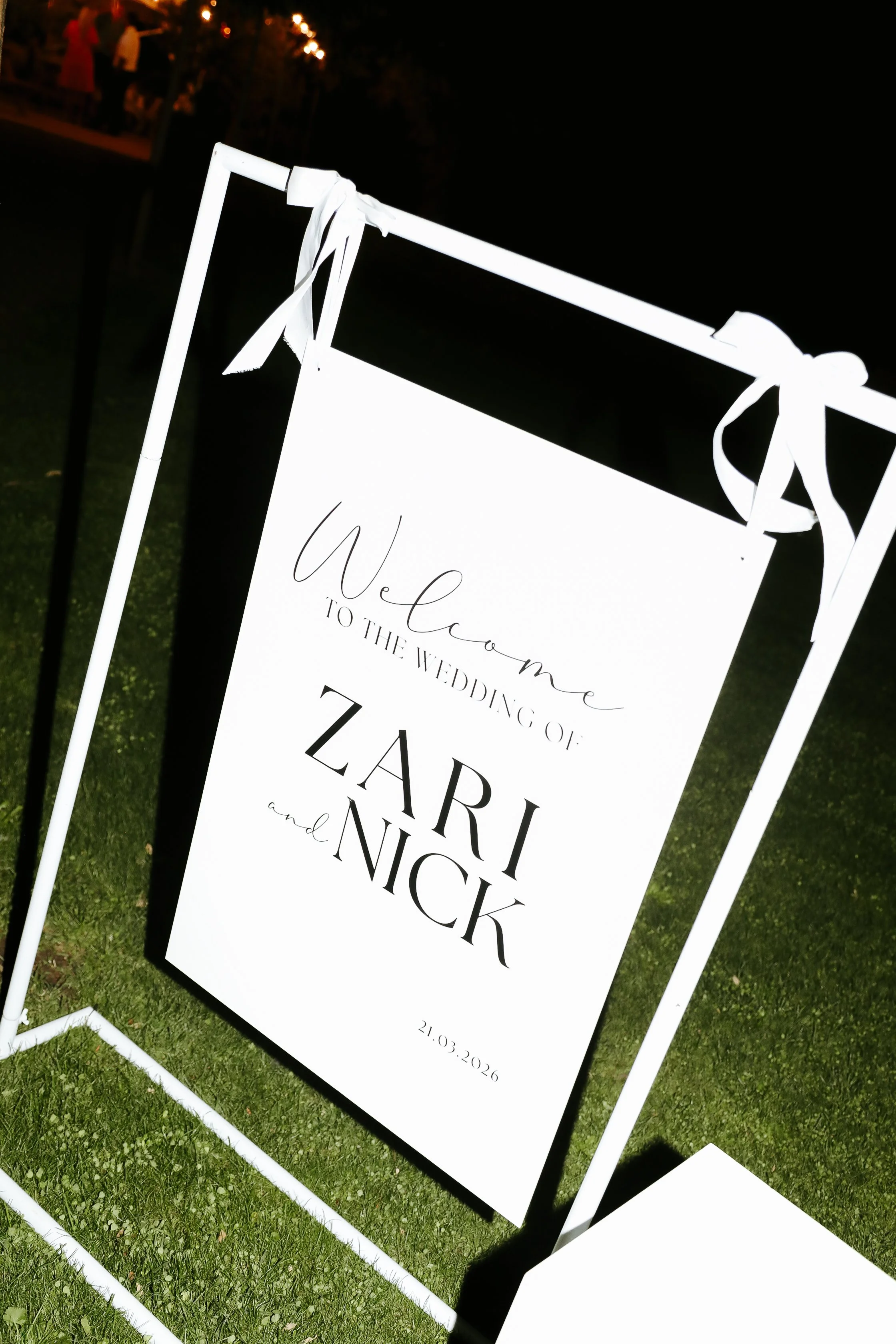 Large White Sign Stand (Round Edges)
