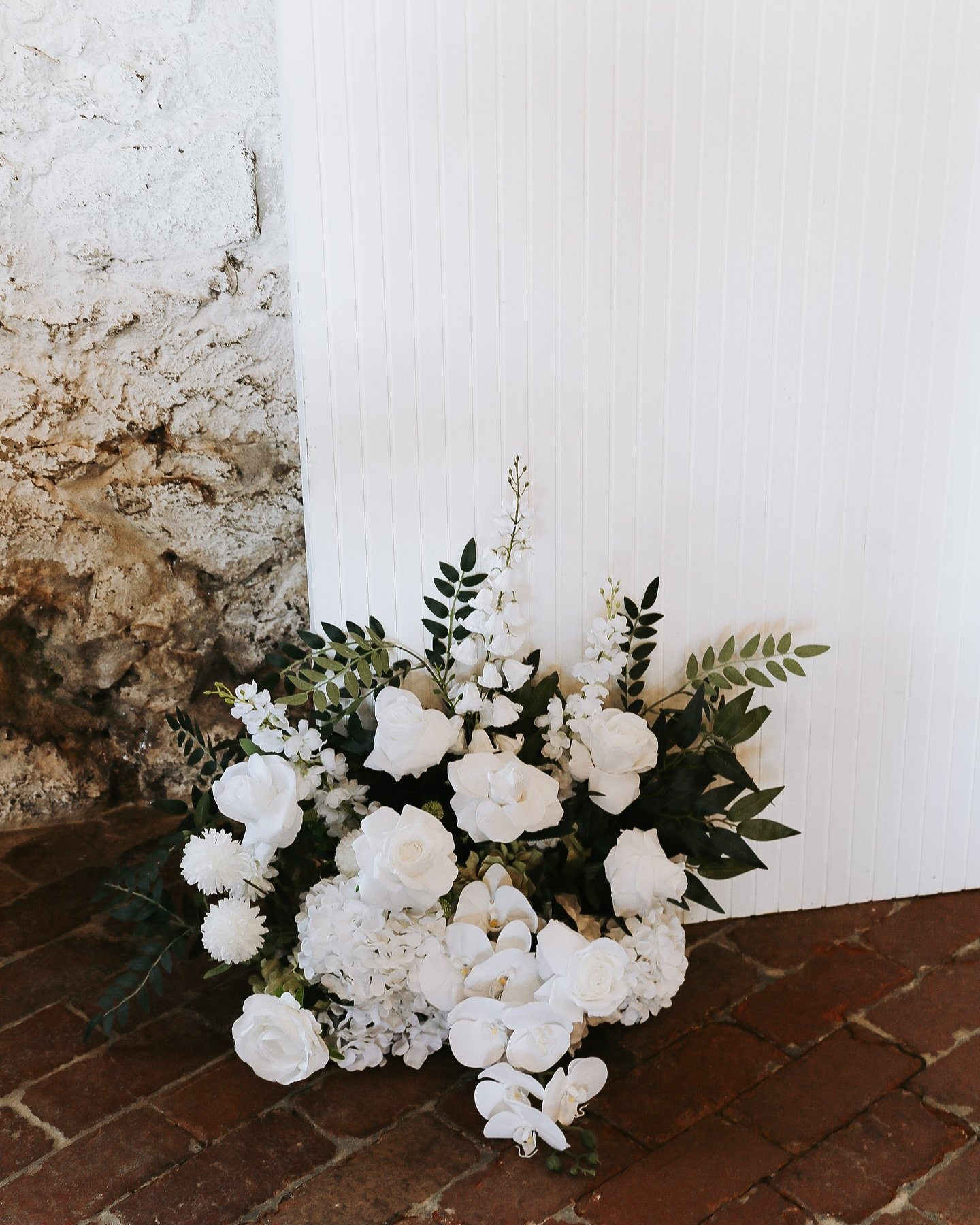 These white &amp; green floral arrangements have been a hit this wedding season. Looking perfect in Torri &amp; Josh&rsquo;s reception space 🌿🤍