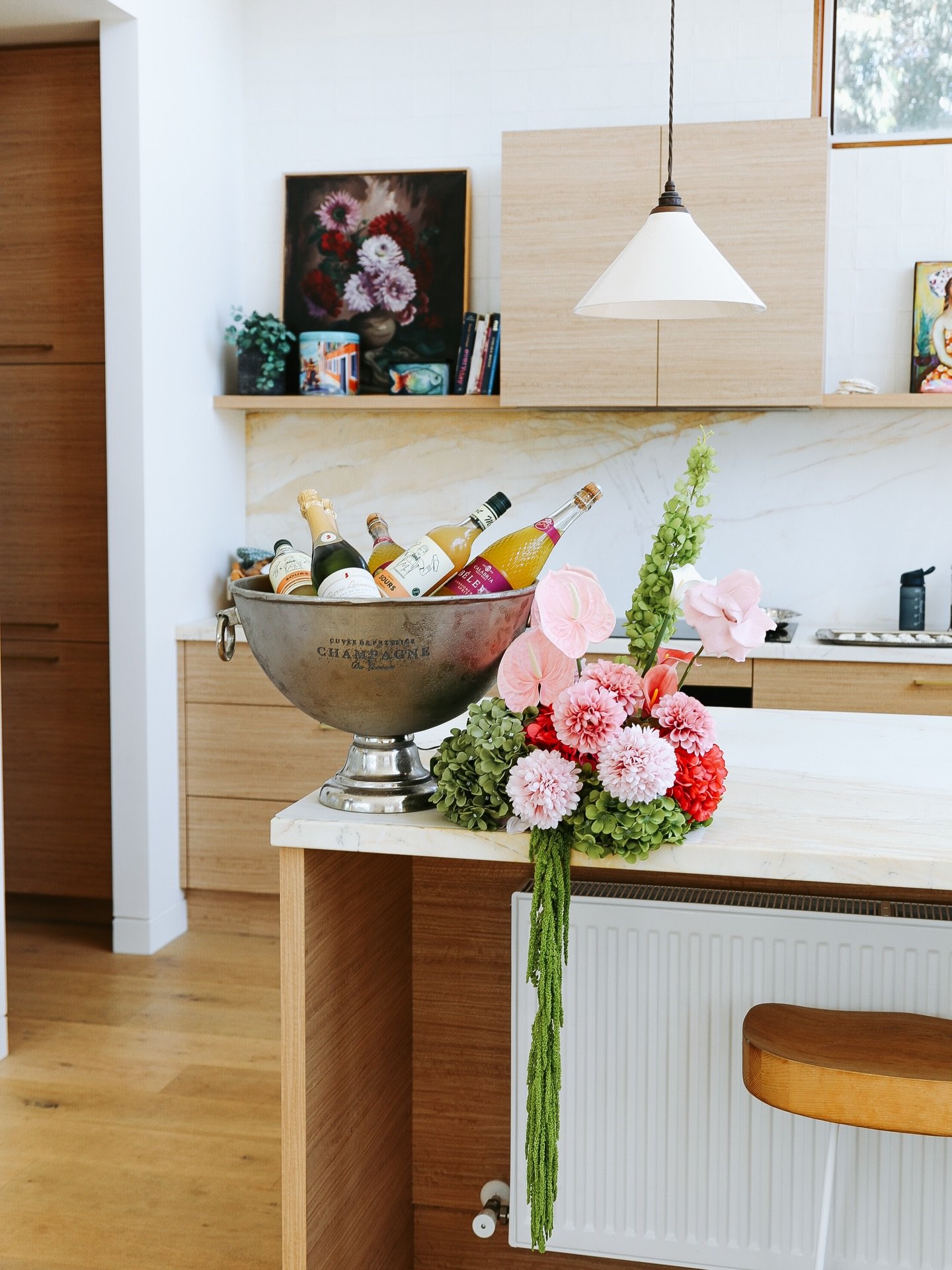 Our new champagne bath in all her glory 🍾🥂

Available now to hire 🤍