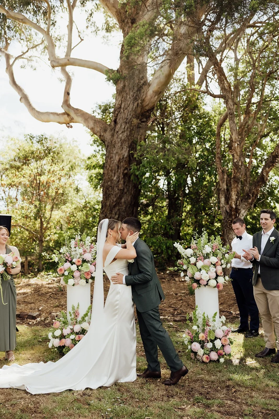 LAURA_DAVID_THE_ROCKS_MORNINGTON_WEDDING_LIZ_BARNES_HIGHLIGHTS-131 2.JPG