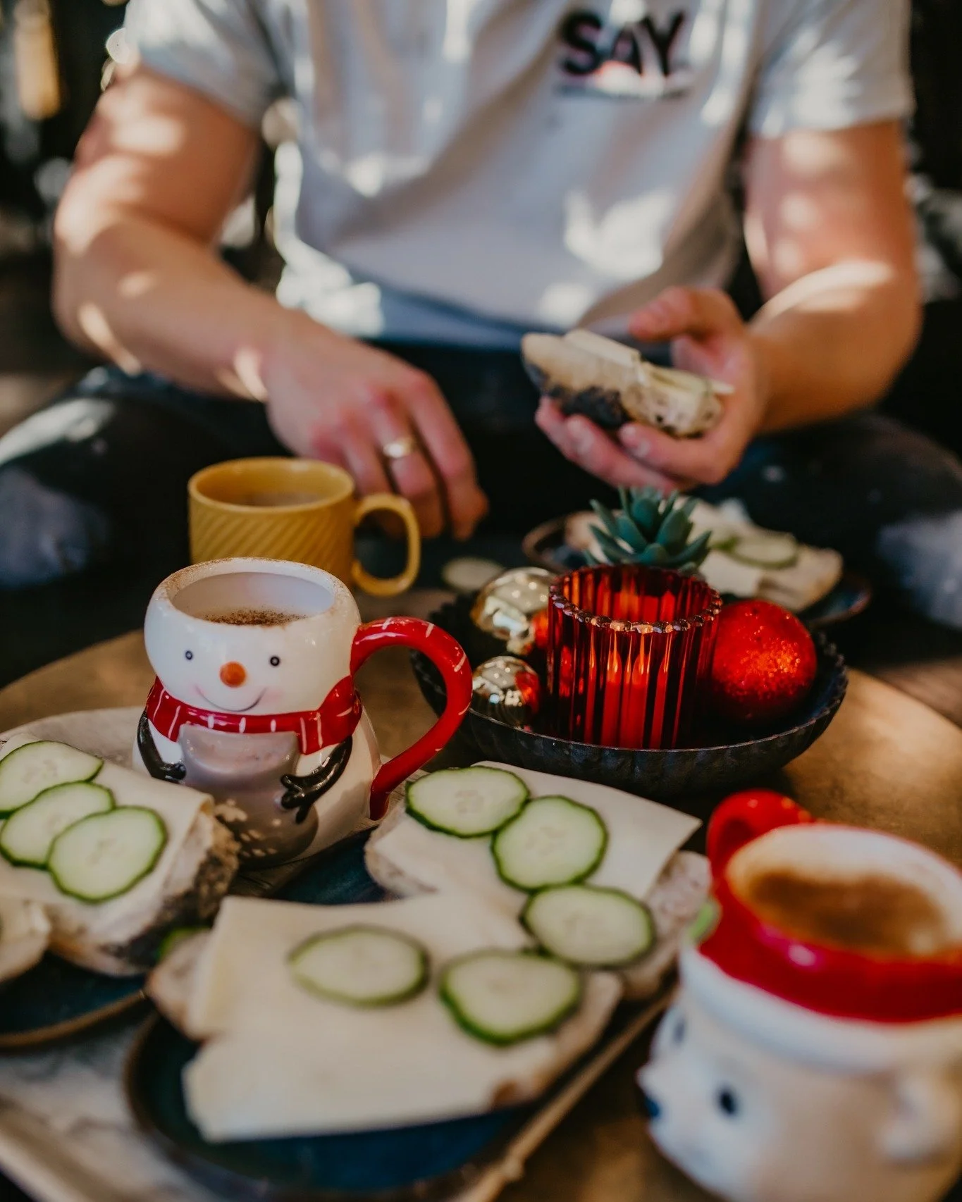 Julfika p&aring; @ritzconditori f&ouml;r att fylla magen p&aring; v&aring;r ov&auml;rderliga fixare som i flera veckor nu har hj&auml;lpt oss riva kakel, l&auml;gga golv, s&auml;tta socklar, m&aring;la och spackla. Och mitt i allt det d&auml;r kaoset
