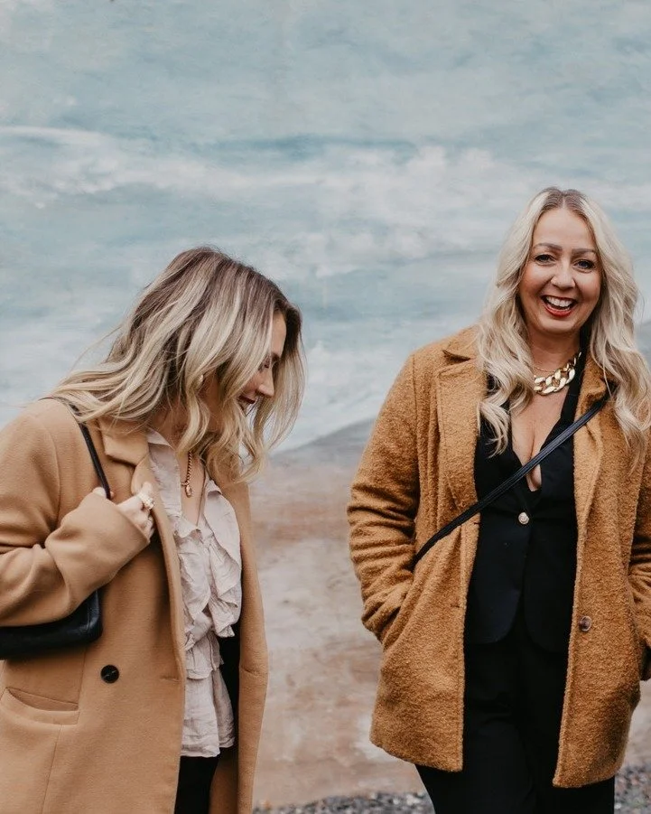 Frukosttr&auml;ffar, grafiska profiler, kundfotograferingar och pop-up-bygge... 🌪️ Det &auml;r mycket nu, men vi &auml;lskar varje sekund! Tack till alla kunder och samarbetspartners som g&ouml;r v&aring;r vardag s&aring; sp&auml;nnande.

Vilket av 