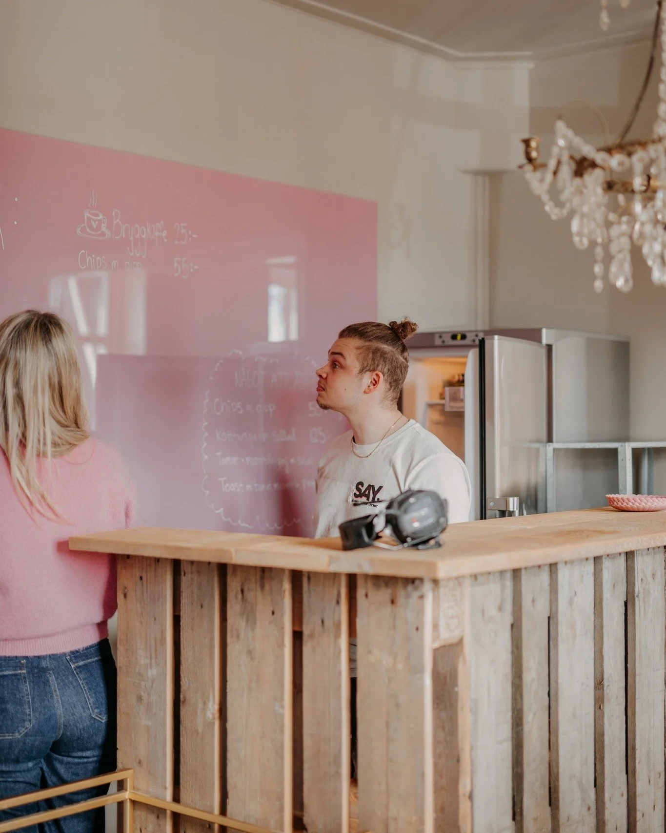F&ouml;rra veckan f&ouml;rvandlade vi kontoret till Comedy club och s&aring;lde slut p&aring; alla tillg&auml;ngliga biljetter. Wow vilken kv&auml;ll det blev! 6st briljanta komiker fr&aring;n Malm&ouml; - och s&aring; Gazze f&ouml;rst&aring;s - tog 