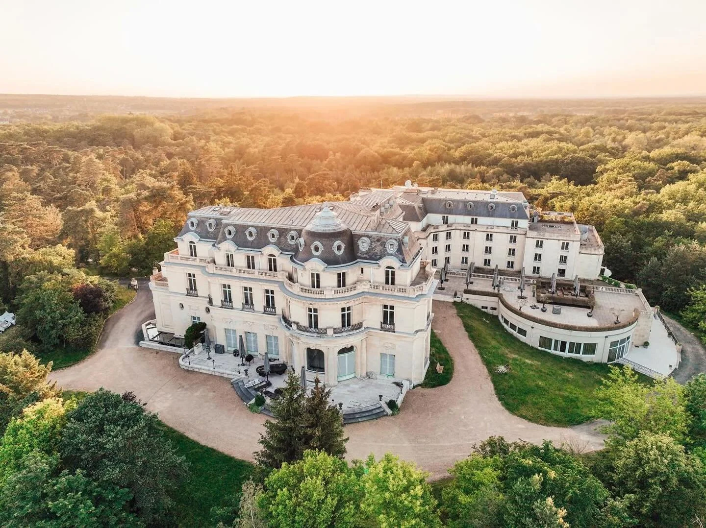 Our starting point for 2026!

Let us introduce you to Chateau Mont Royal Chantilly 

Just outside Paris, Hotel Mont Royal is a historic chateau tucked inside the Chantilly forest. Full of sun-filled rooms, gourmet dining, and a peaceful spa surrounde