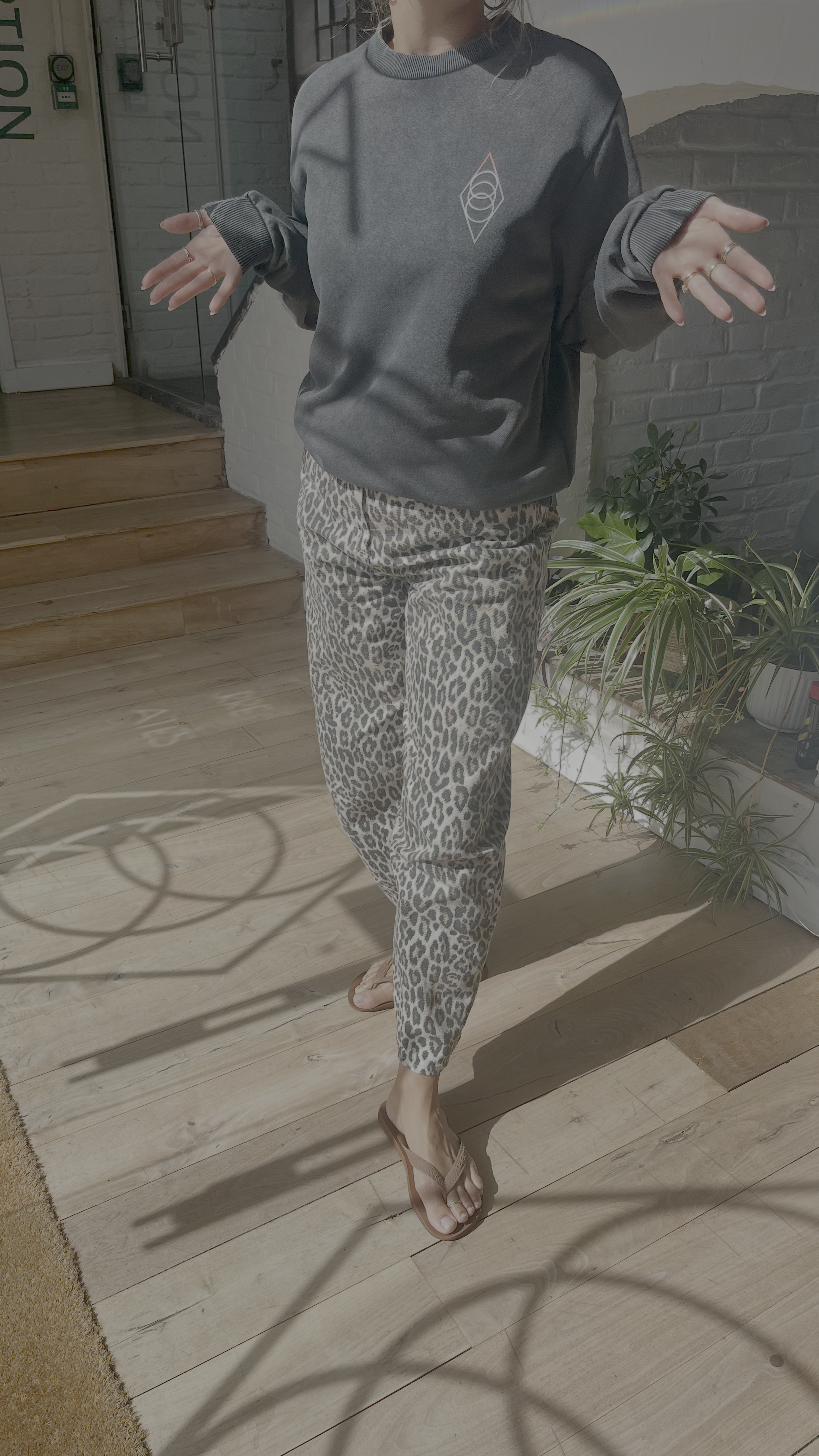 front grey sweat.png