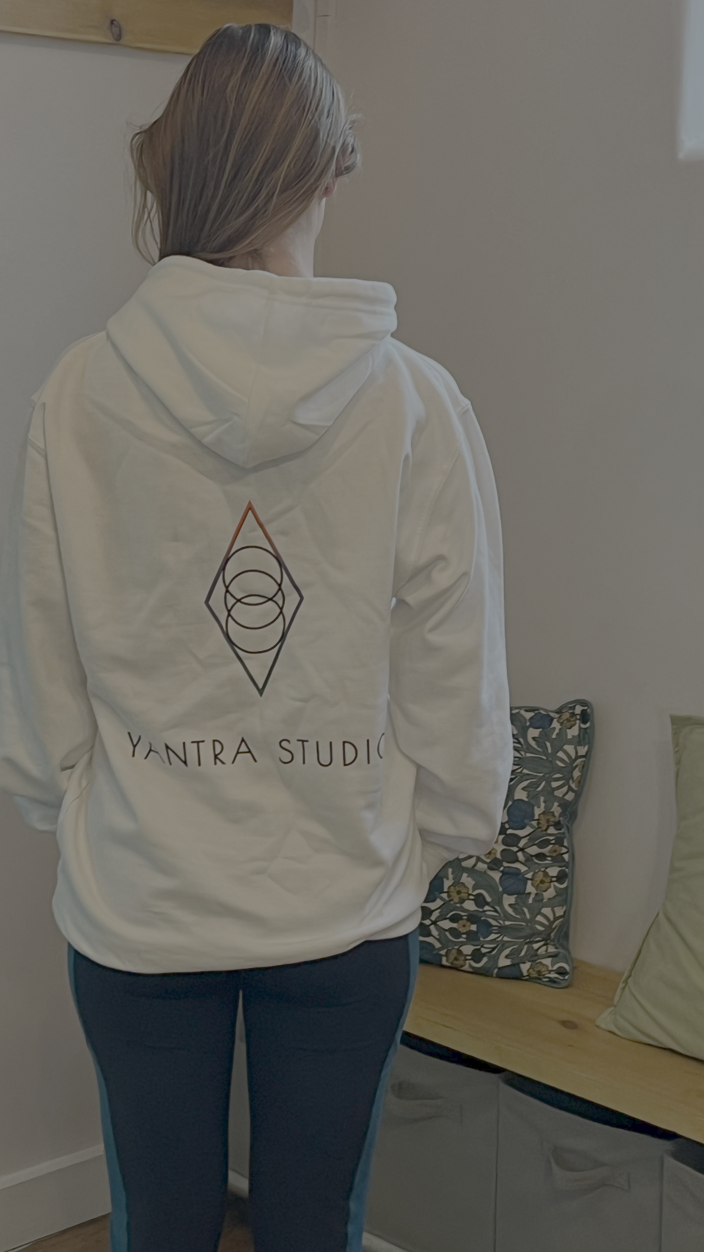 white hoodie back.png