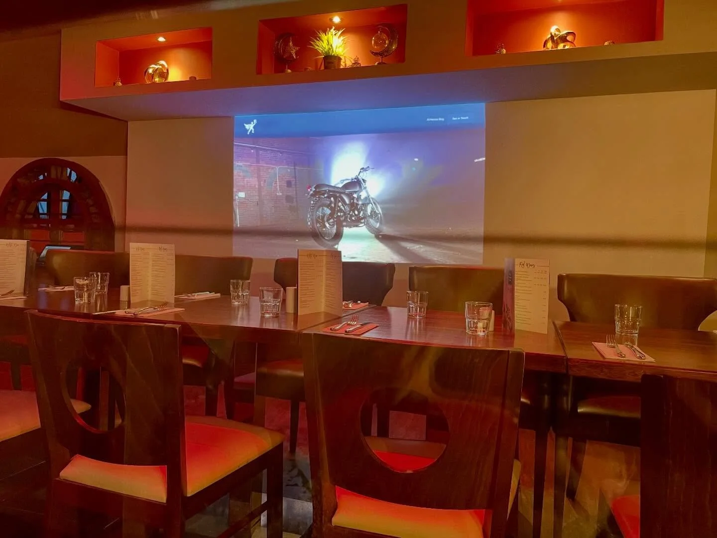 Yesterday we added another dimension to the beautiful @thepeachtree_shrewsbury restaurant and venue for our new client @let_correct https://www.avheroes.co.uk/avheroesblog/bringing-events-to-life-with-flexible-av-hire