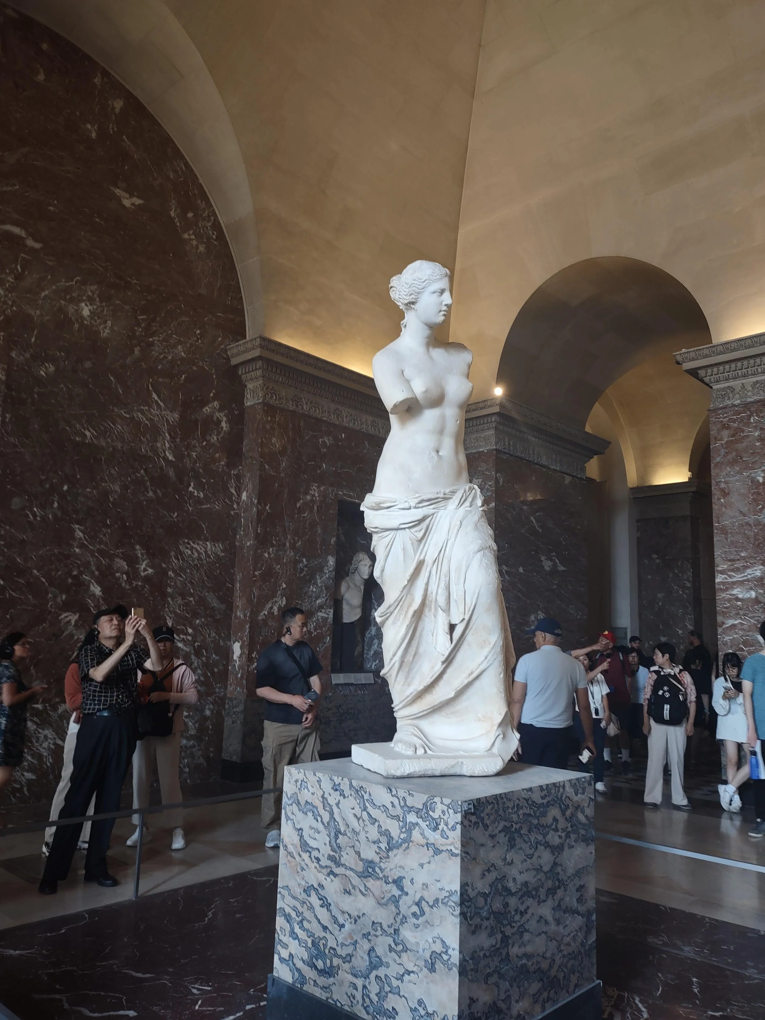 Venus de Milo sculpture.