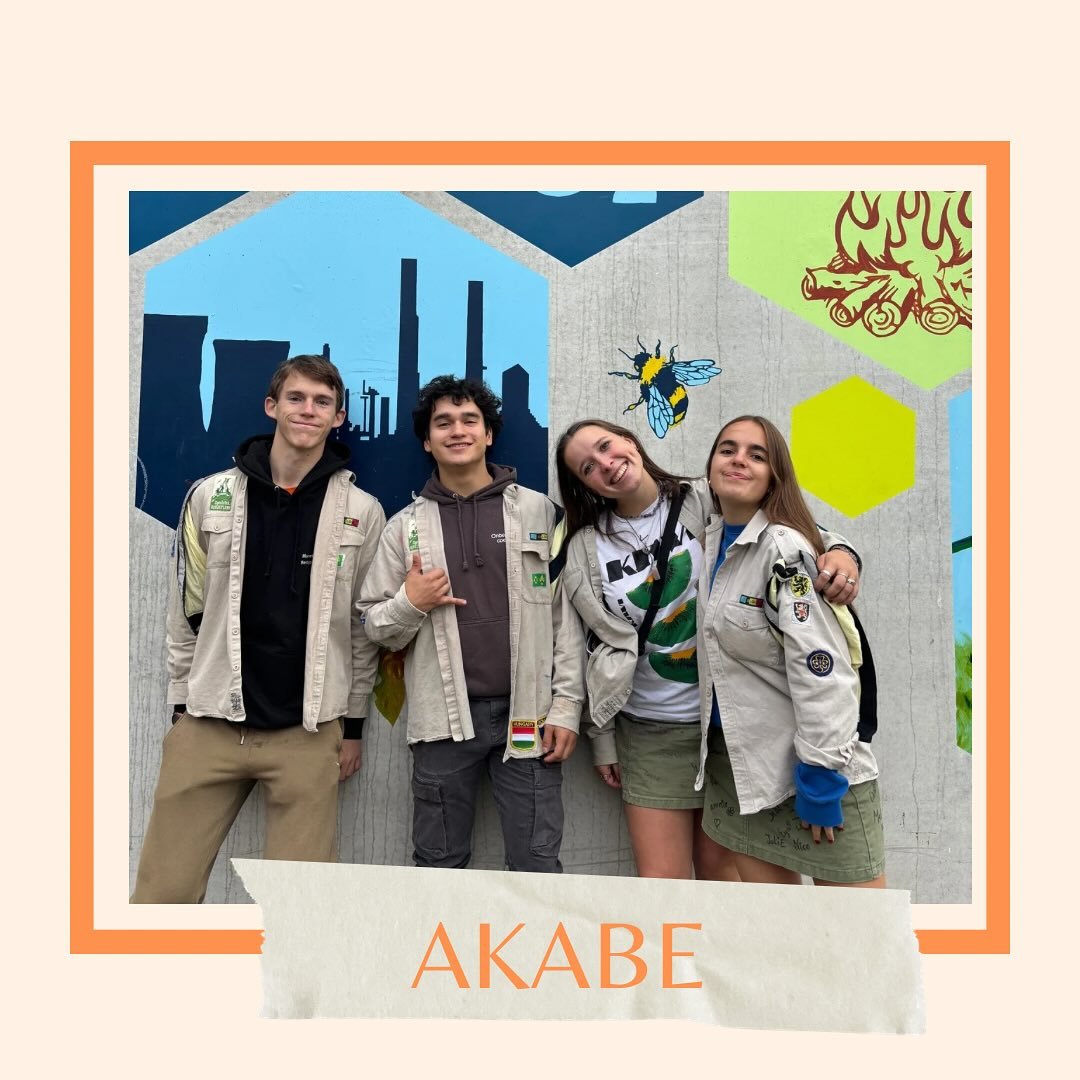 Akabeleiding in de kijker 🌟👀
Dit jaar staan Berfin, Kato, Joran, Judith en Camilo klaar om er samen met Akabe een superleuk jaar van te maken!
Ze hebben er alvast megaveel zin in om de leukste spelletjes te spelen 🥳