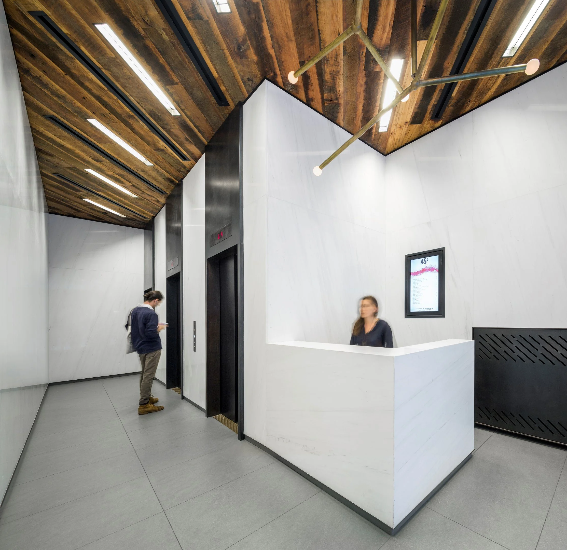 MB20150911_25thStLobby_IMG_3904 (Custom).jpg