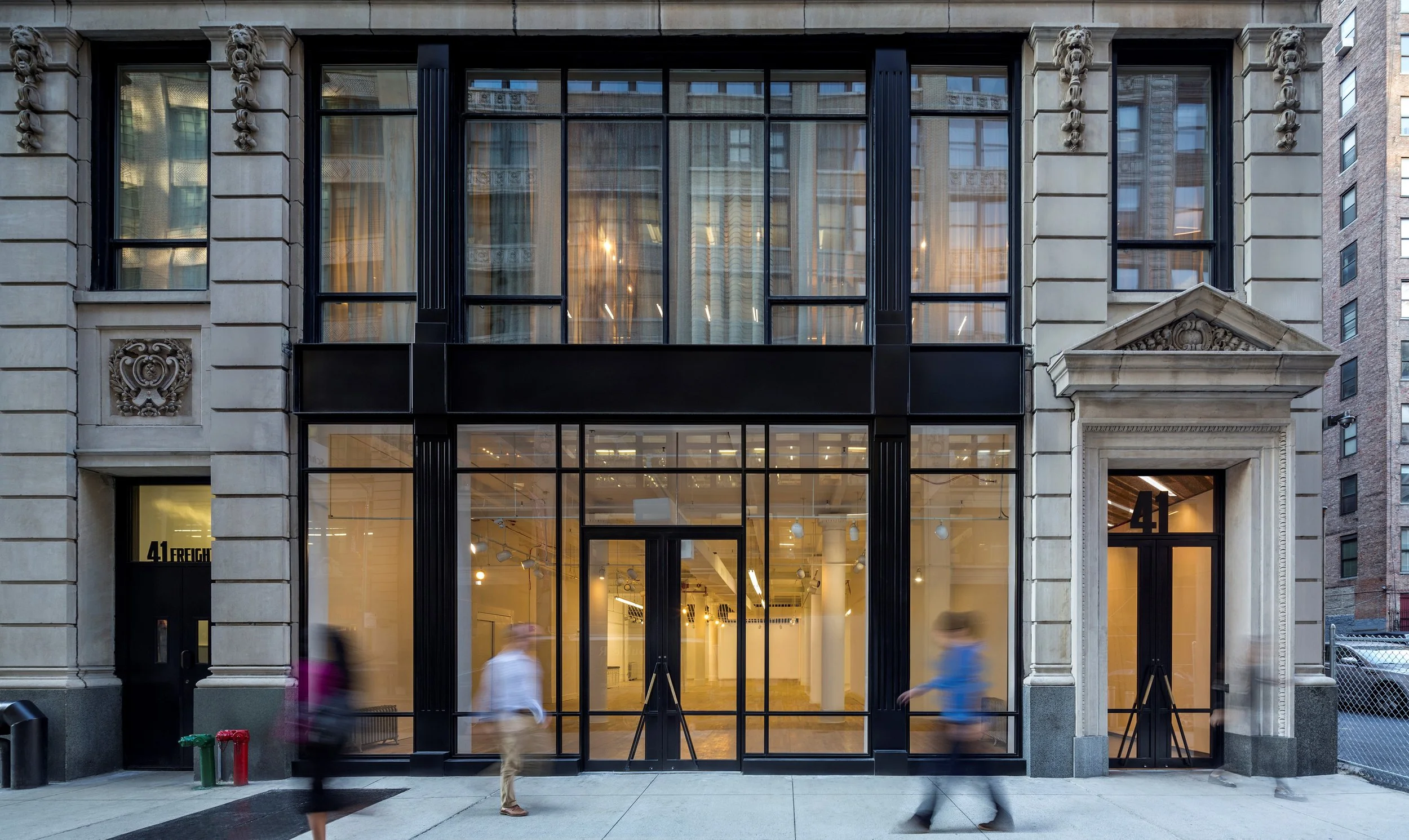 MB20150911_25thStLobby_IMG_4148 (Custom).jpg