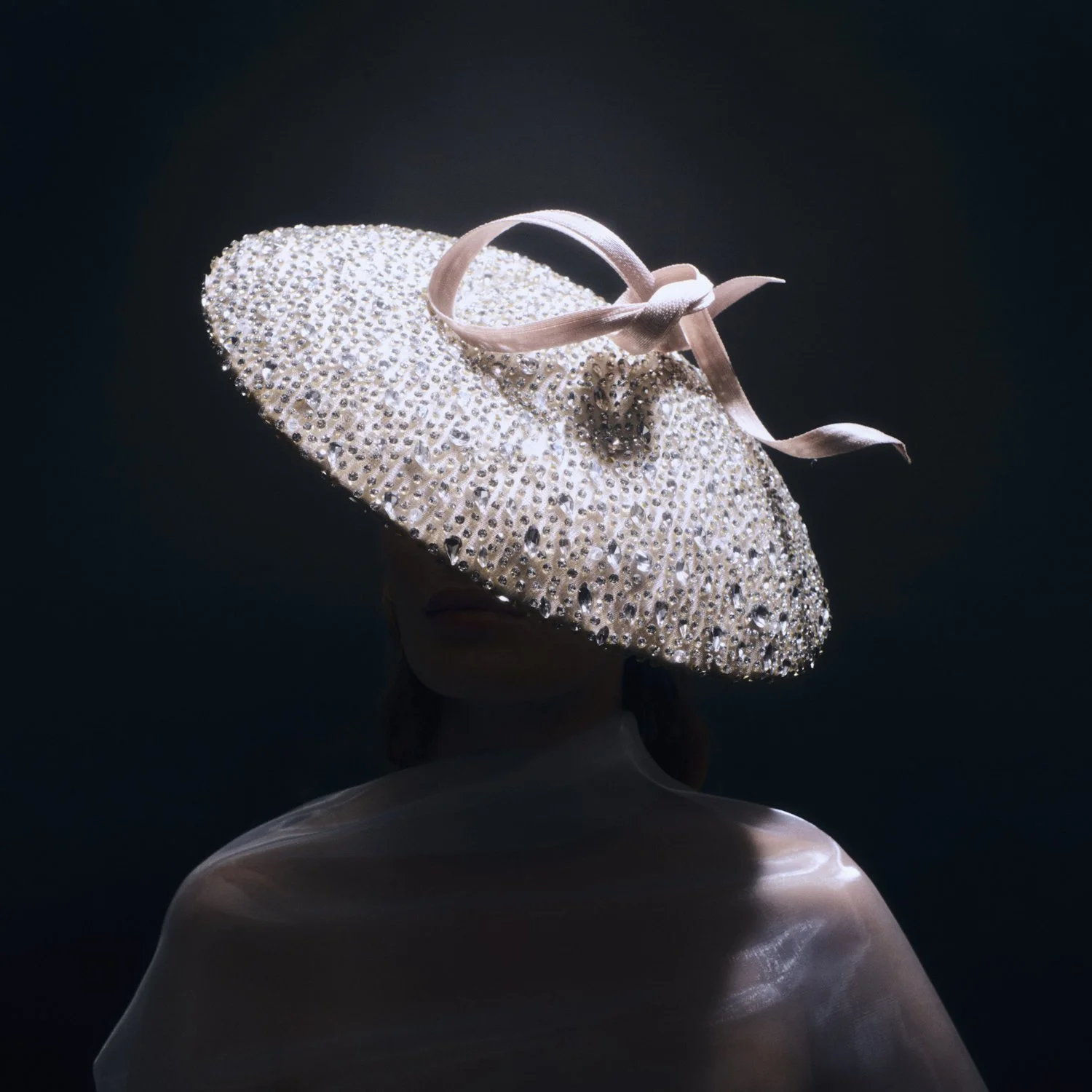 镶嵌水晶的帽子