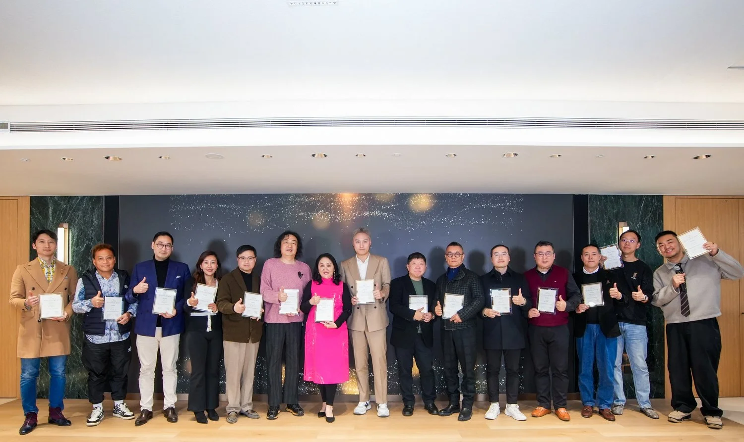 第17届时间之最腕表大奖评审团合影，权威评选年度最佳腕表