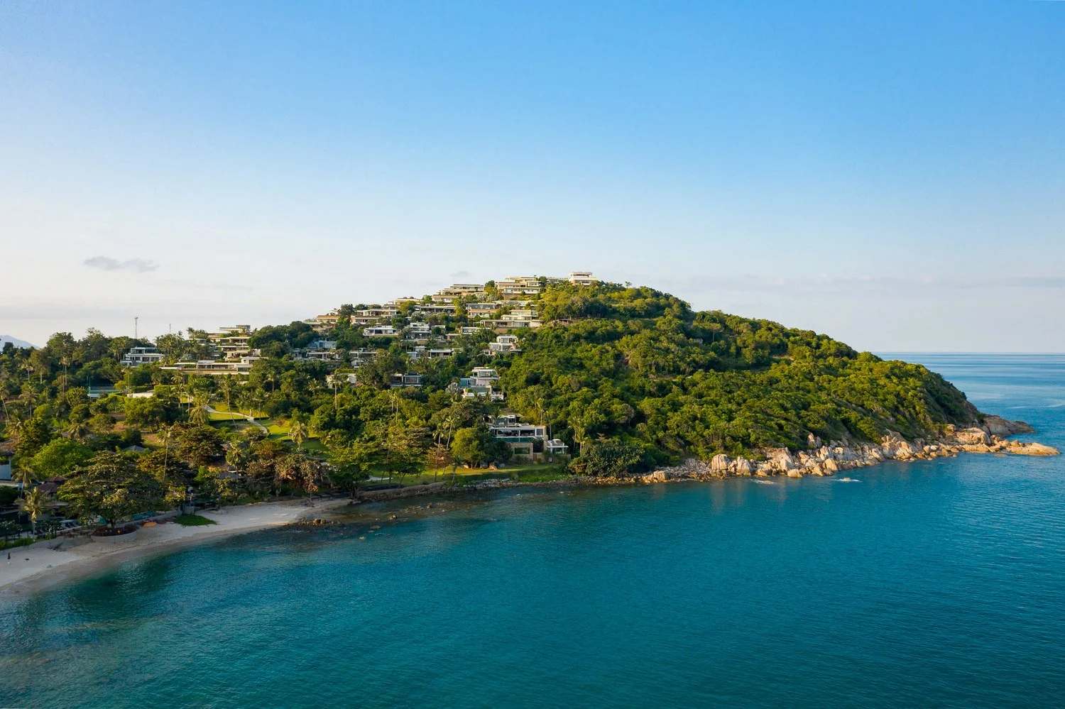 苏梅岛｜Samujana

私属海岛，纯粹浪漫

别墅隐于碧海之上，星空、泳池与海浪相伴。野餐、日落航行与水疗体验，让爱情回归自然节奏，在岛屿与时间之间，自由流动。