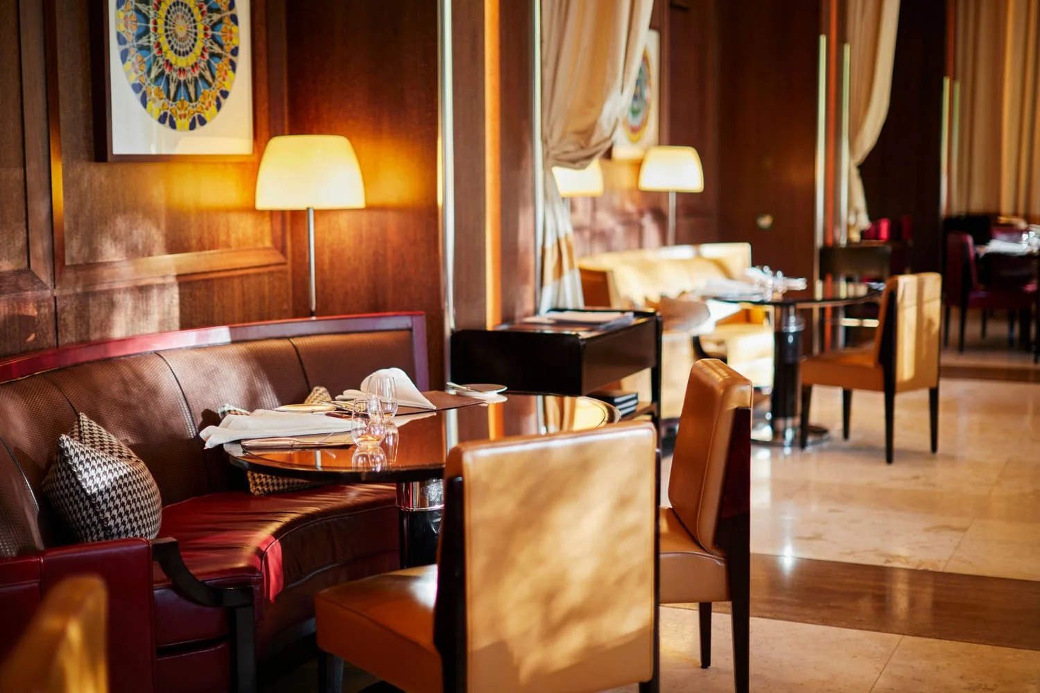 45 Park Lane：充满活力和当代艺术氛围的酒店