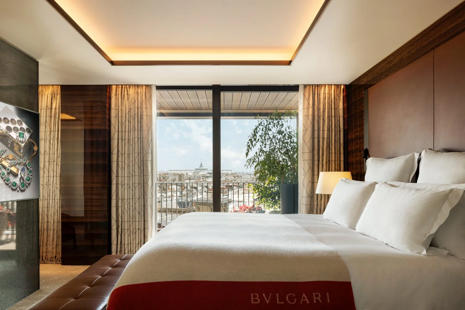BH Paris_Deluxe Suite Terrace_Bedroom.jpg