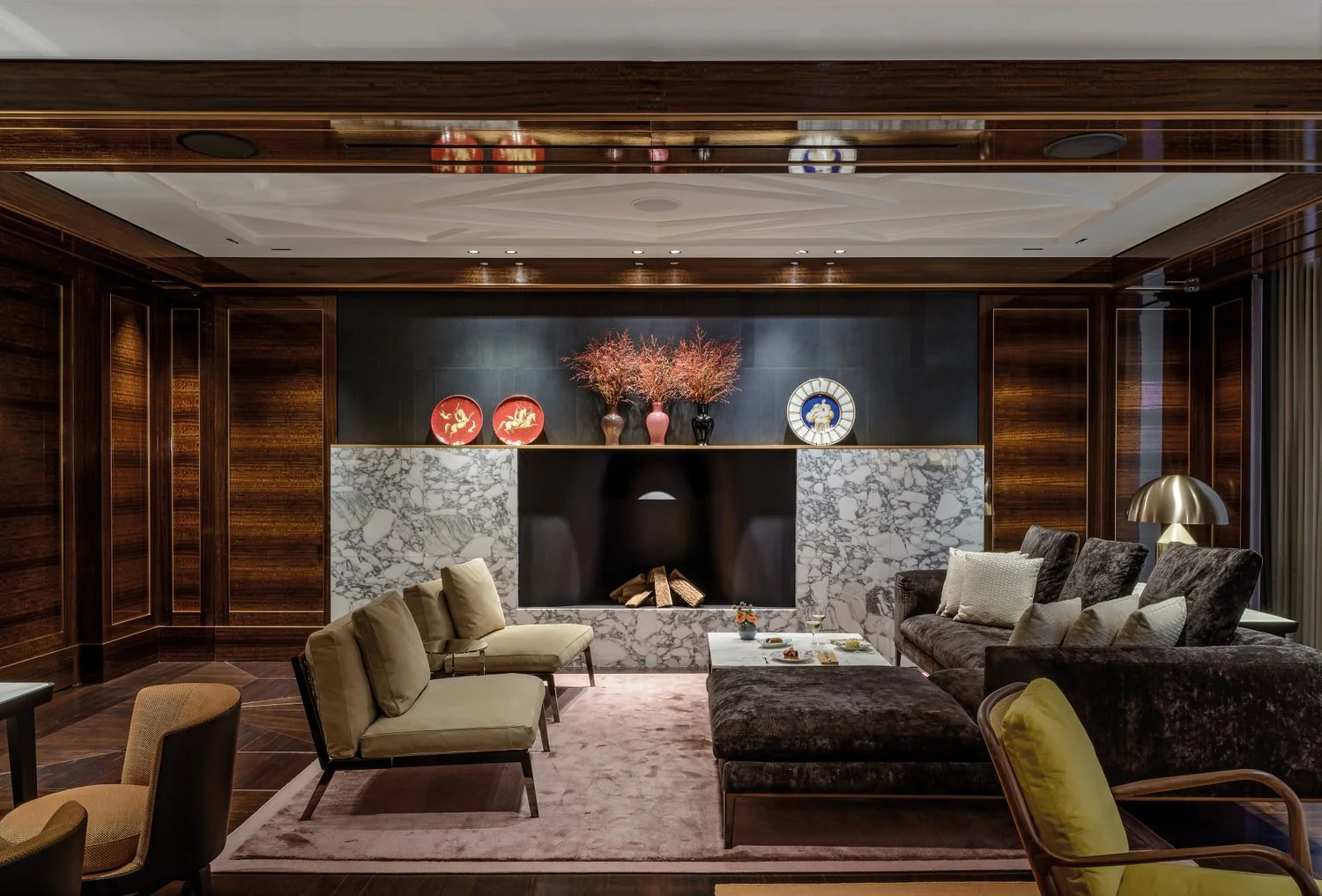 BH Paris_Il Lounge_Fireplace.jpg