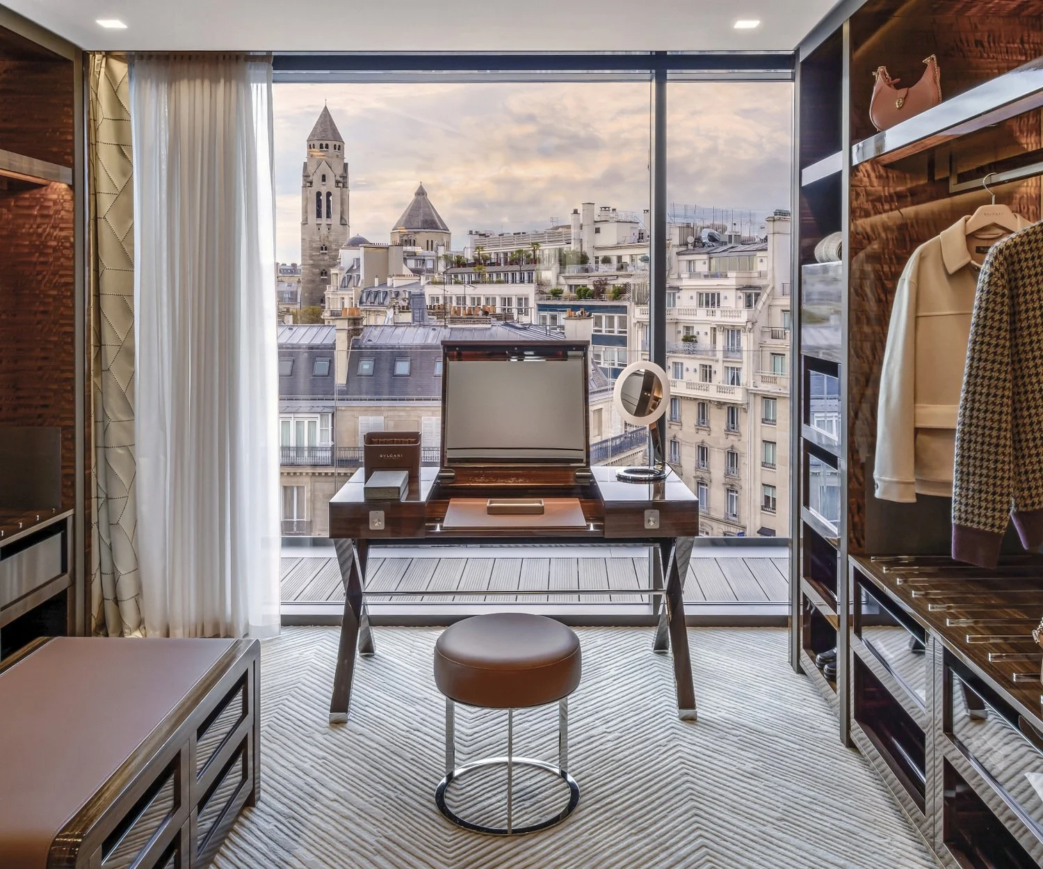 BH Paris_Penthouse_Dressing.jpg