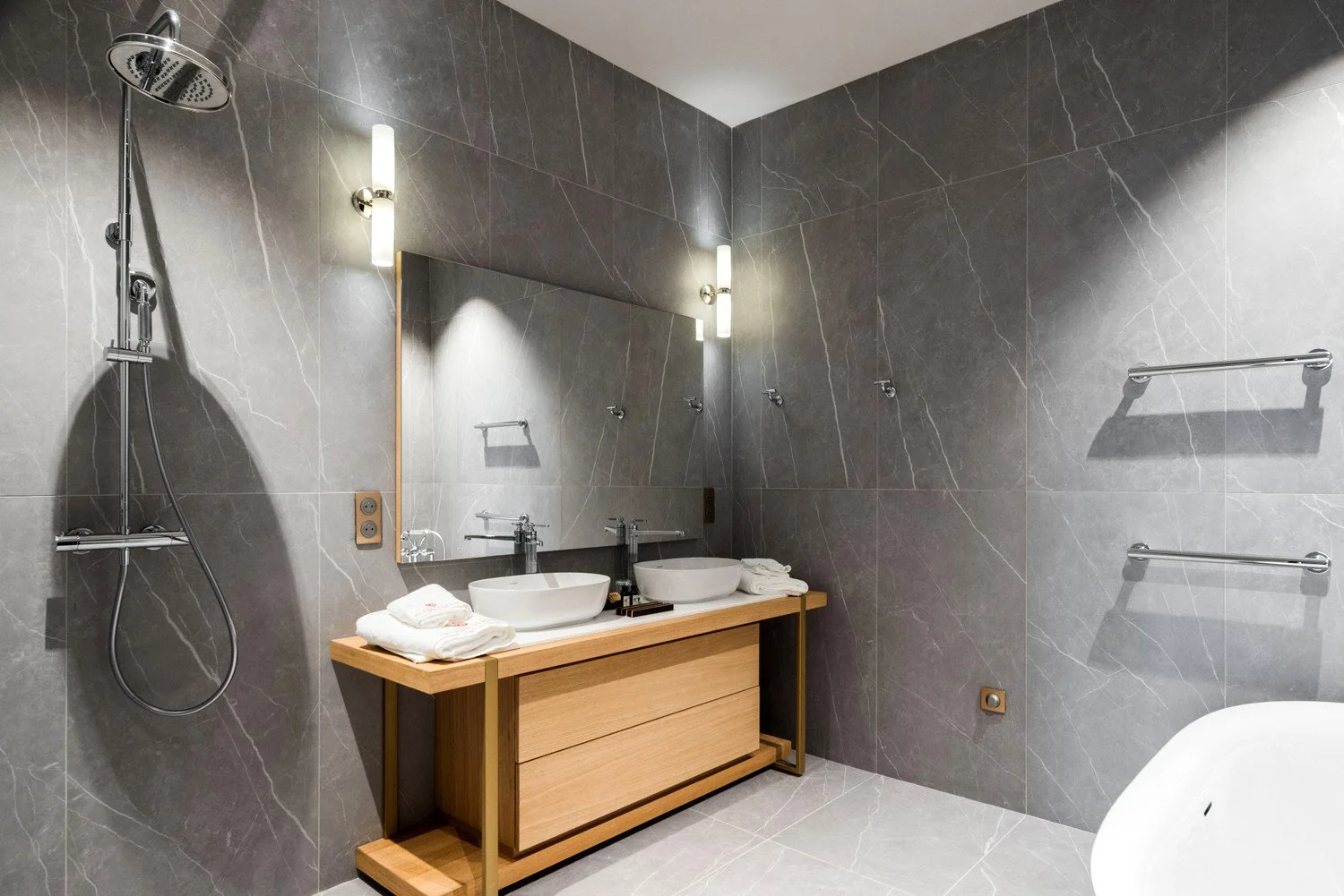 Chateau-Plain-Point-202602-SdB lavabo douche -David Duchon Doris-280.jpg