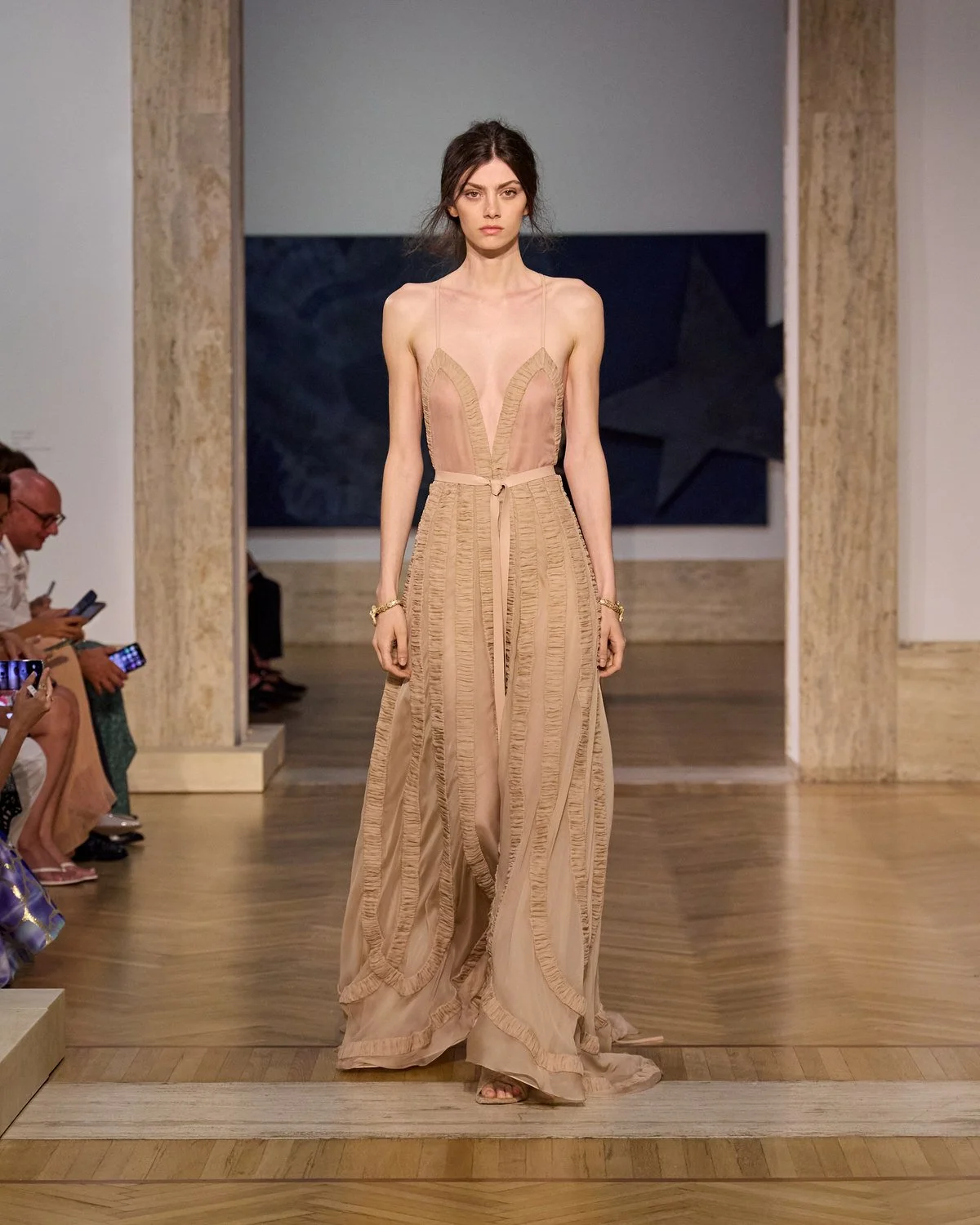 FENDI 2026-27秋冬高级定制：以自由之姿，重释高级定制