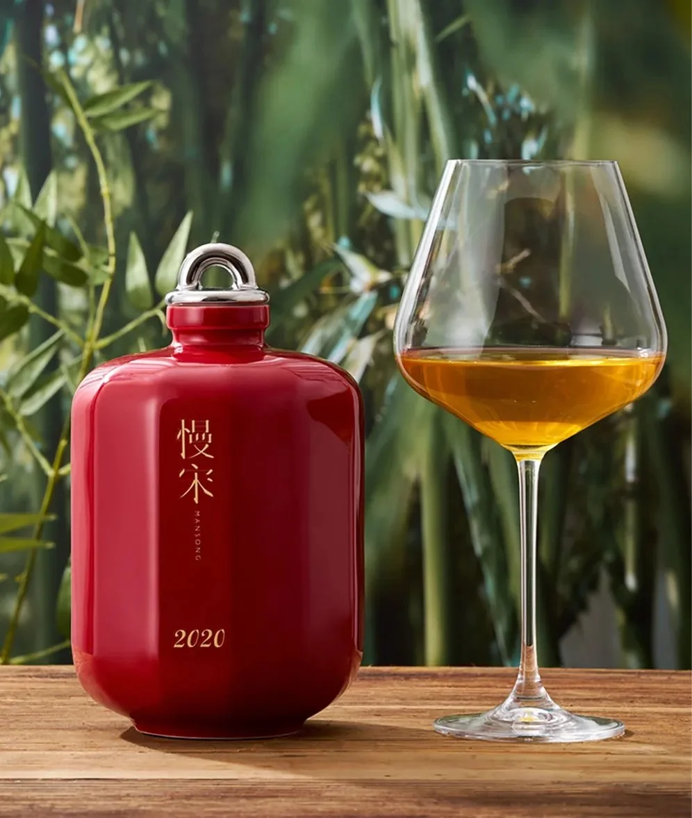 🥢慢宋 · 2020 单一年份 清爽型黄酒 × 小鸡炖蘑菇
明亮酸度化解油润，坚果与花香放大菌鲜