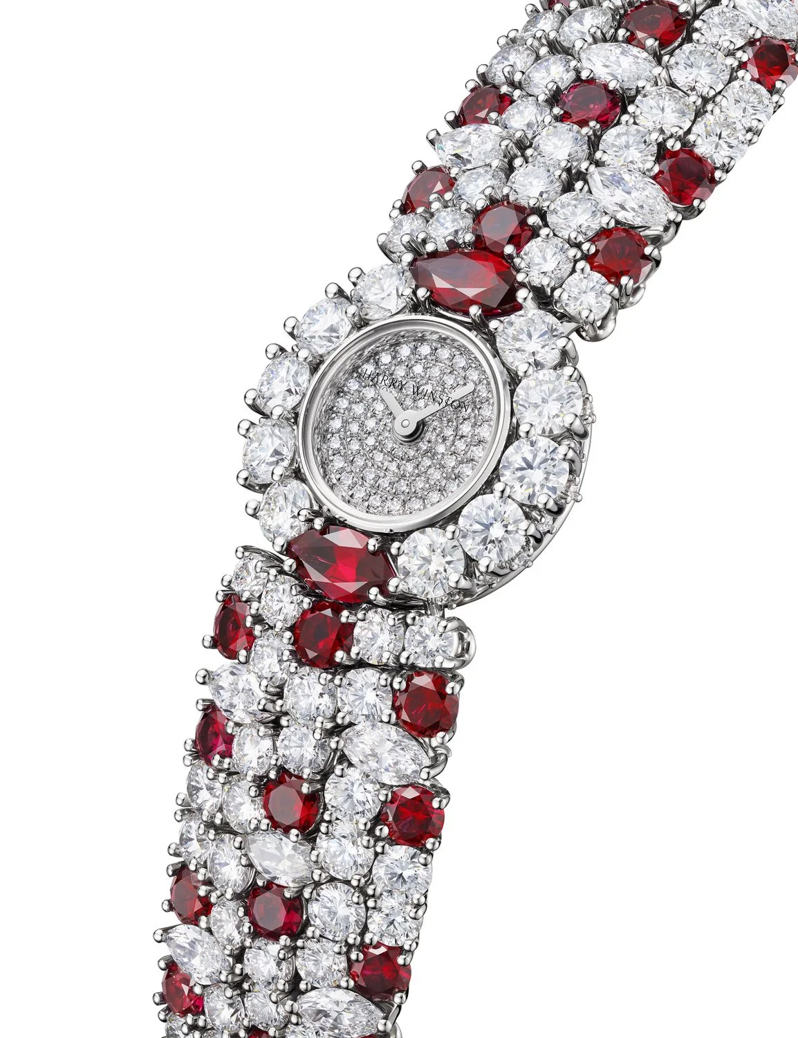 海瑞温斯顿 Talk to Me, Harry Winston系列红宝石和钻石腕表｜钻石表盘以明艳红宝石点缀其间，与几何图案中匠心镶嵌的红色宝石遥相呼应，表链则化作串连璀璨的珠宝秘境。