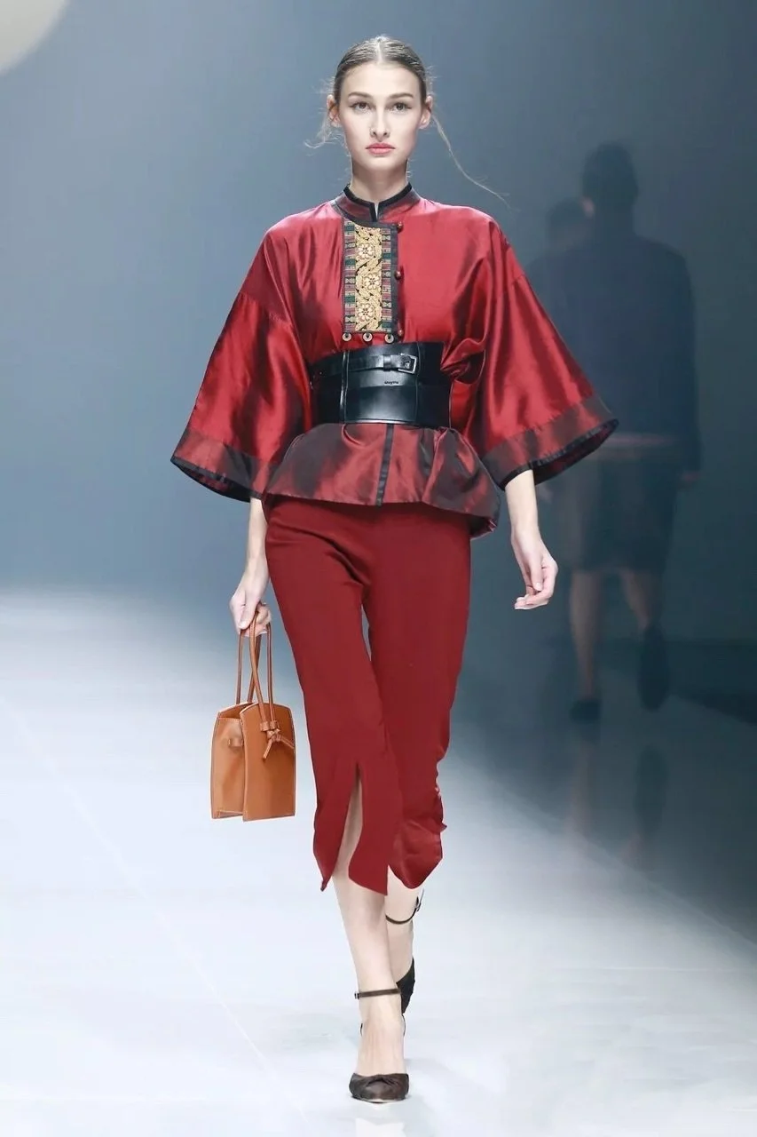 品   牌：汀南女装 ·
设计师：屈汀南