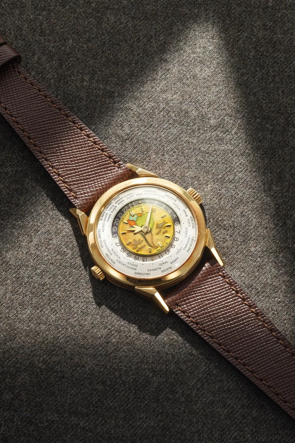 LOT 27 - Patek Phillipe Ref. 2523
