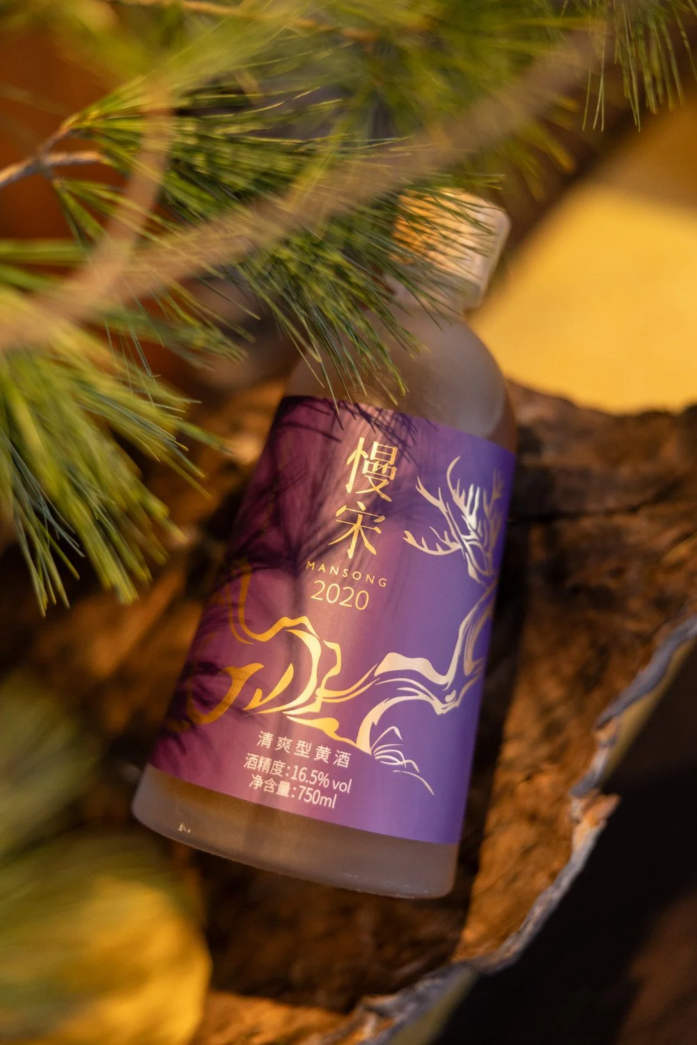 🥢慢宋 · 2020 单一年份 清爽型黄酒 × 和牛
花果香穿透丰腴，清冽酸度令余味更轻快