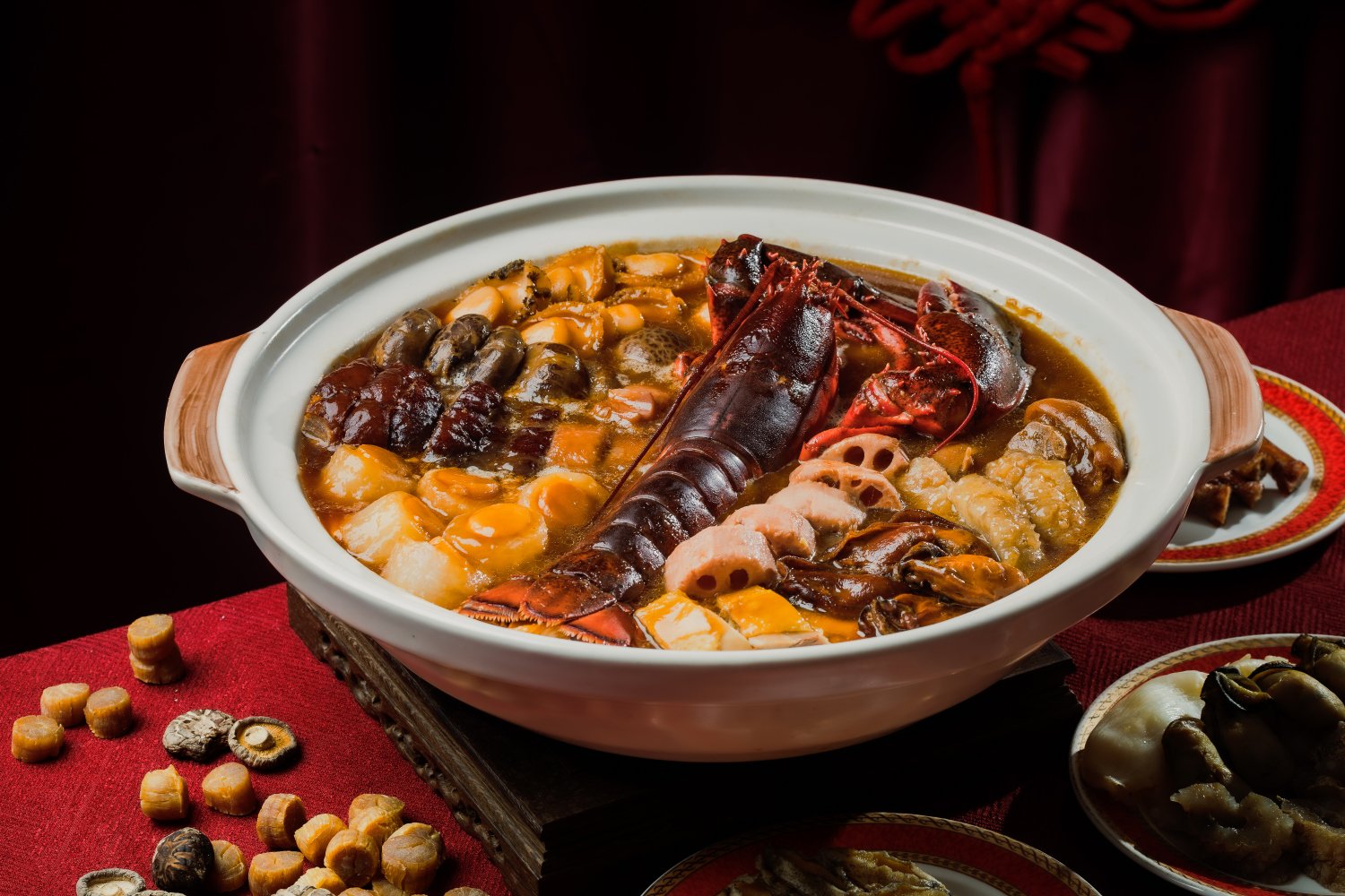 🥢 广州 · 彤堂序

烧鹅佛跳墙
山海汇聚，咸鲜浓厚，层次丰盛