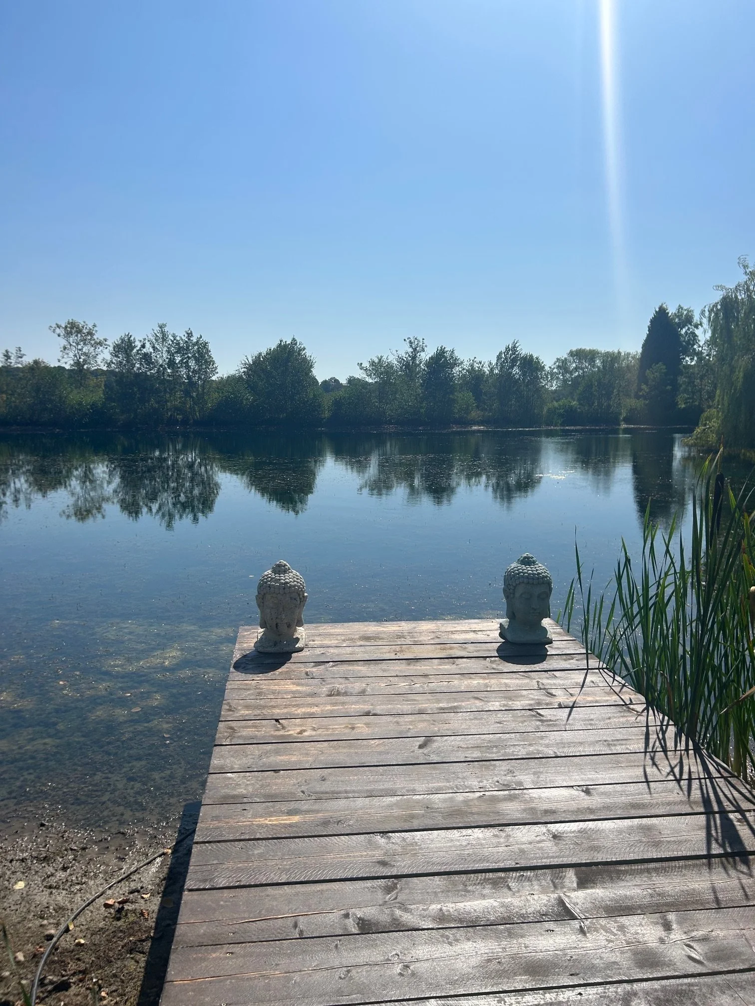 Yoga-by-the-lake-outdoor-yoga-retreat