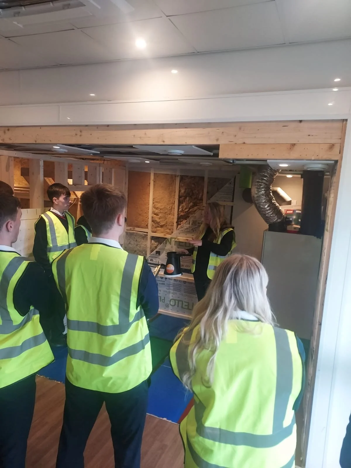 Students_Learn_Home_Energy_Insulation.jpeg